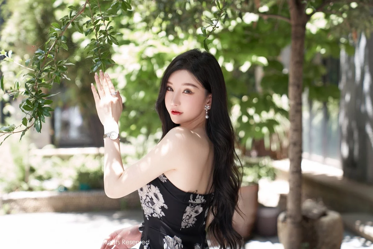 [[XiuRen秀人网]秀人网]No.5307_女神周于希Sally心愿旅拍黑色露肩连衣长裙秀完美身材诱惑写真90P
