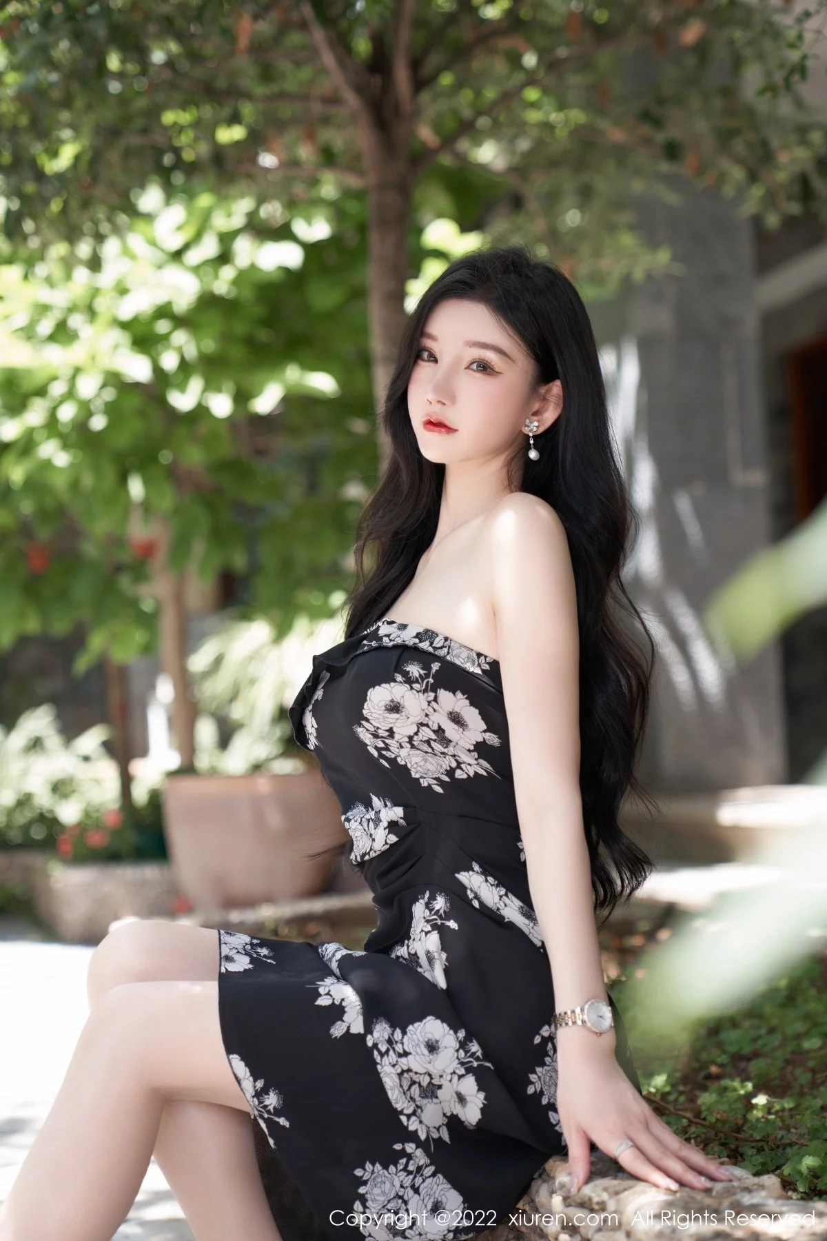 [[XiuRen秀人网]秀人网]No.5307_女神周于希Sally心愿旅拍黑色露肩连衣长裙秀完美身材诱惑写真90P