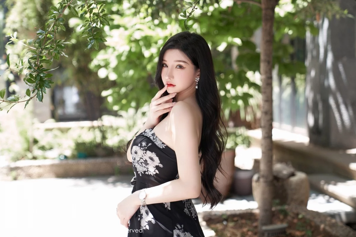 [[XiuRen秀人网]秀人网]No.5307_女神周于希Sally心愿旅拍黑色露肩连衣长裙秀完美身材诱惑写真90P