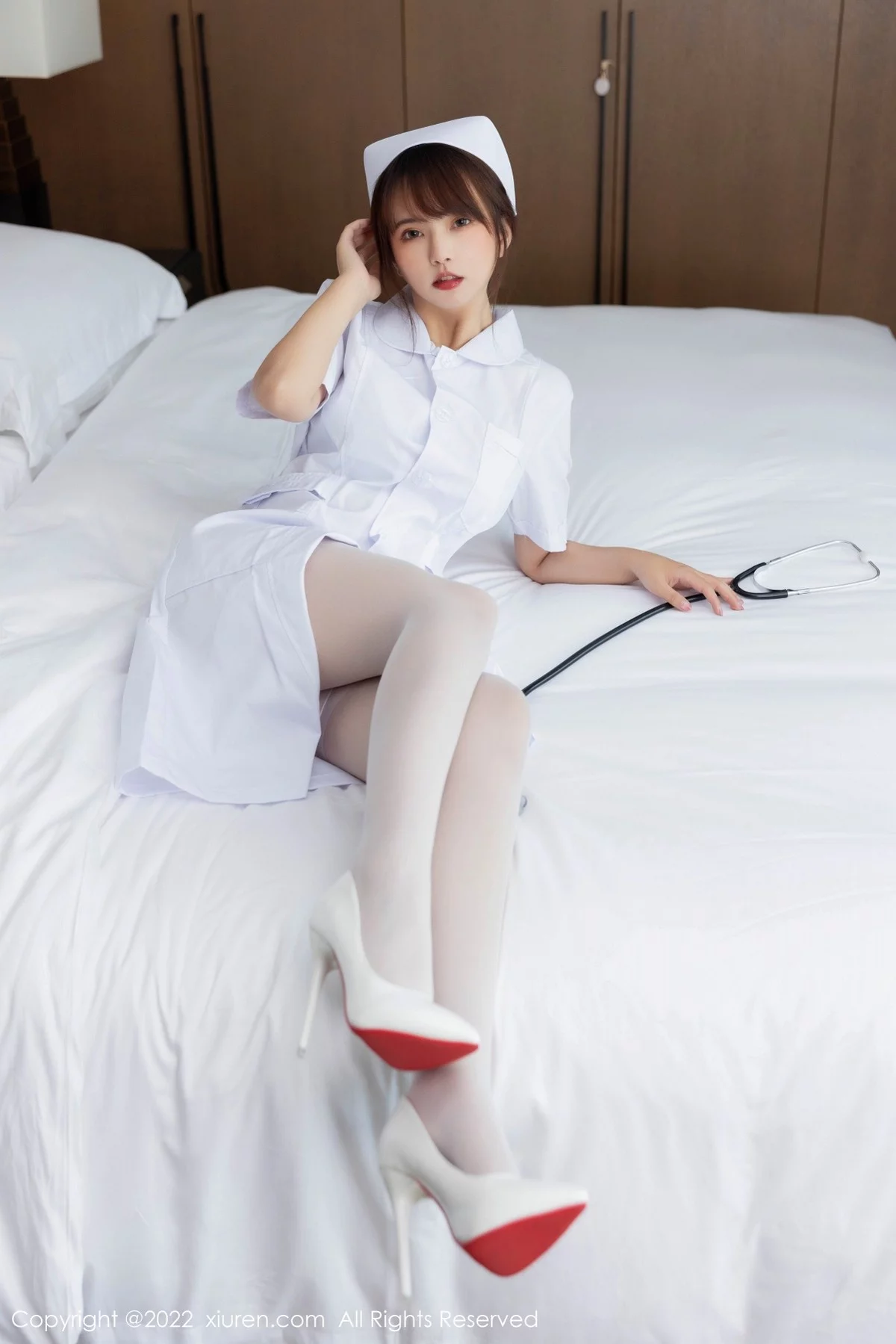 [[XiuRen秀人网]秀人网]No.5353_模特张思允Nice性感白色护士服饰配超薄无内肉丝惹火诱惑写真60P