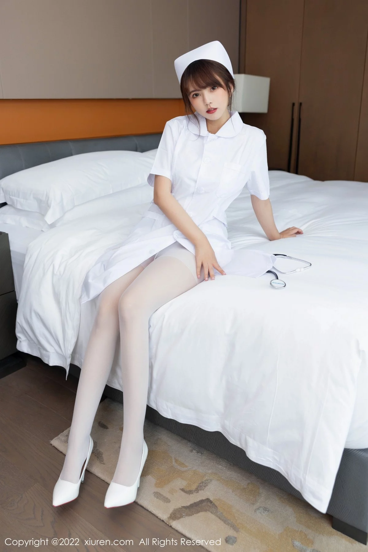 [[XiuRen秀人网]秀人网]No.5353_模特张思允Nice性感白色护士服饰配超薄无内肉丝惹火诱惑写真60P