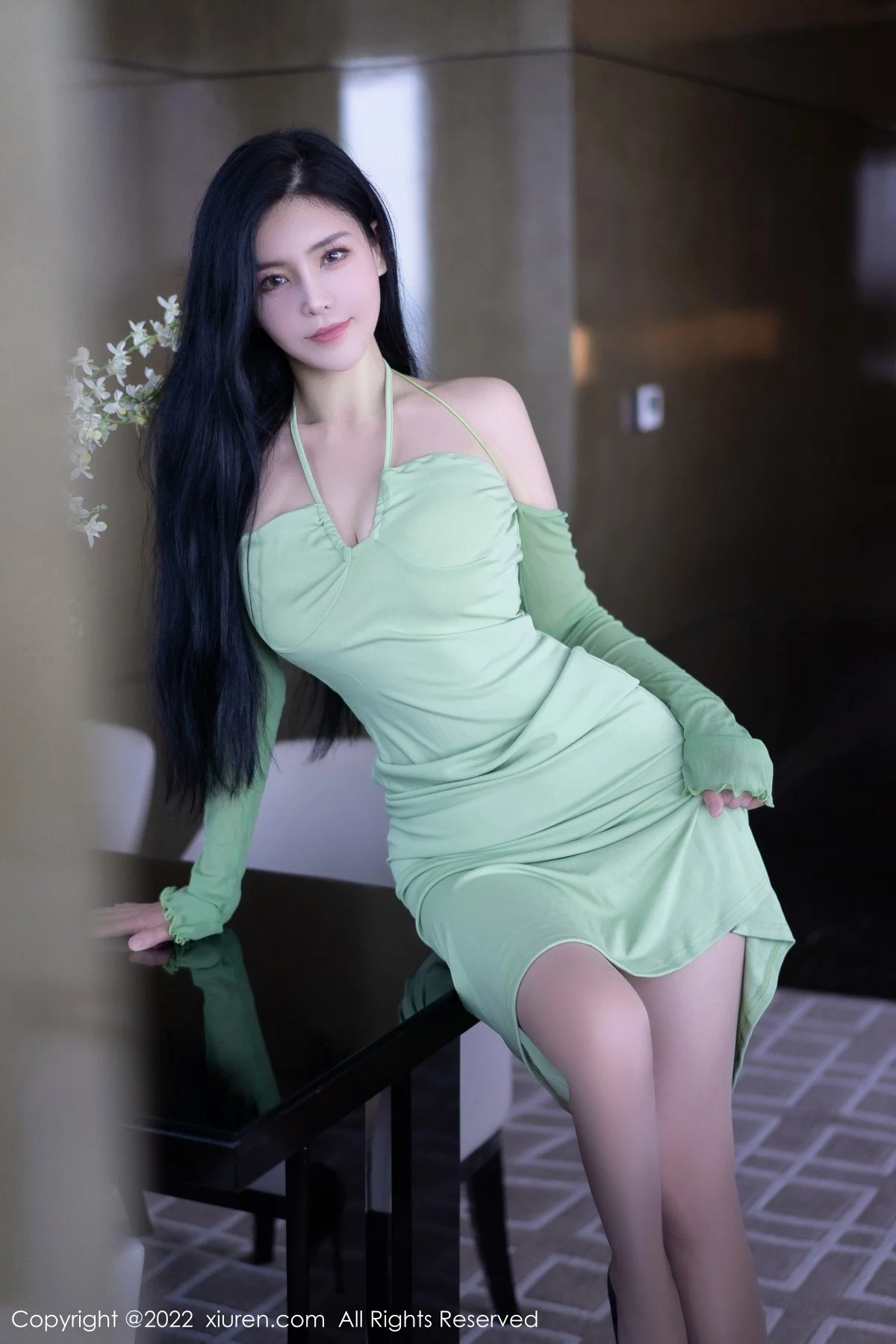 [[XiuRen秀人网]秀人网]No.5357_女神刘钰儿私房性感绿色连衣裙配超薄无内肉丝惹火诱惑写真81P
