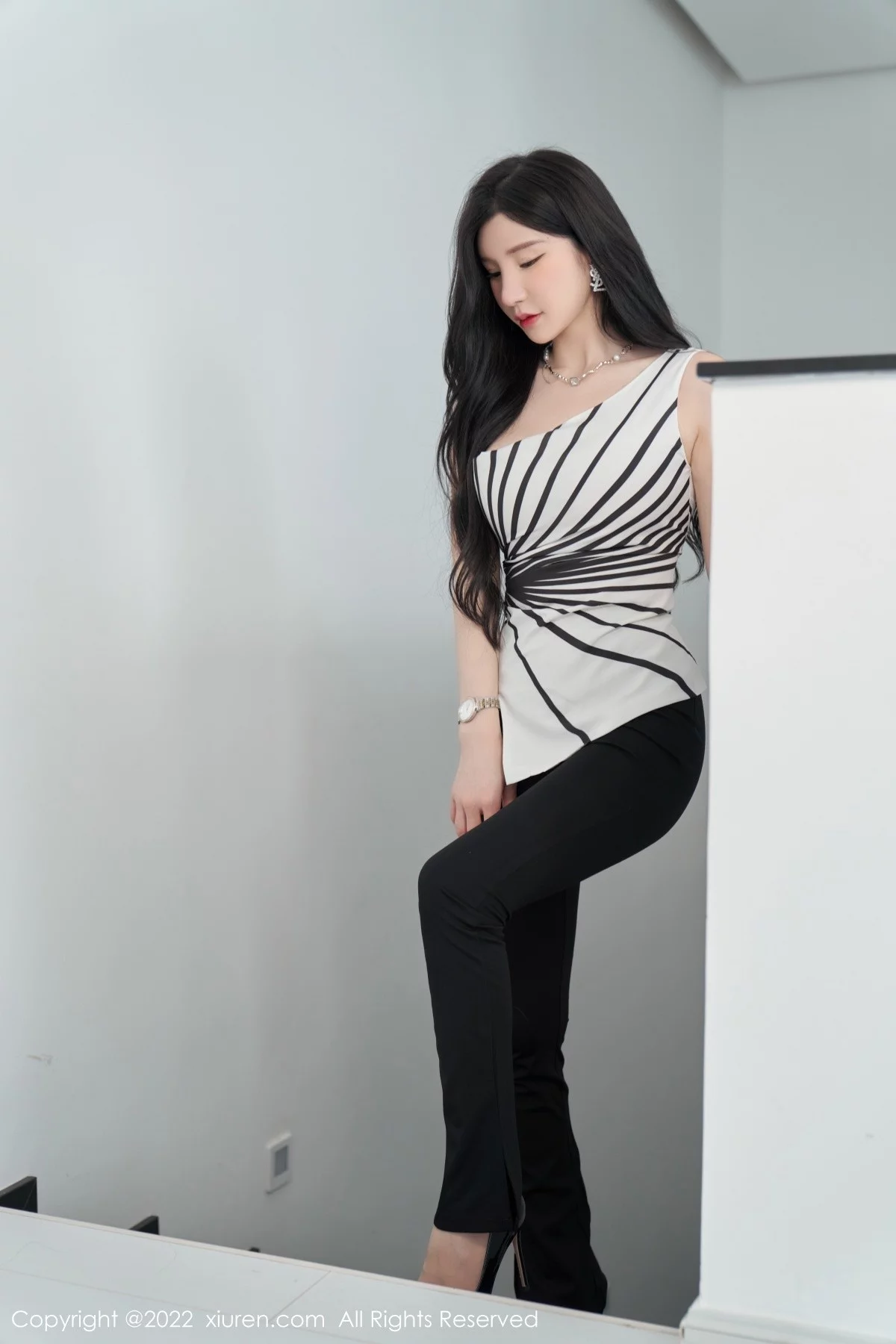 [[XiuRen秀人网]秀人网]No.5361_女神周于希Sally心愿旅拍性感露肩上衣配超薄肉丝完美诱惑写真77P