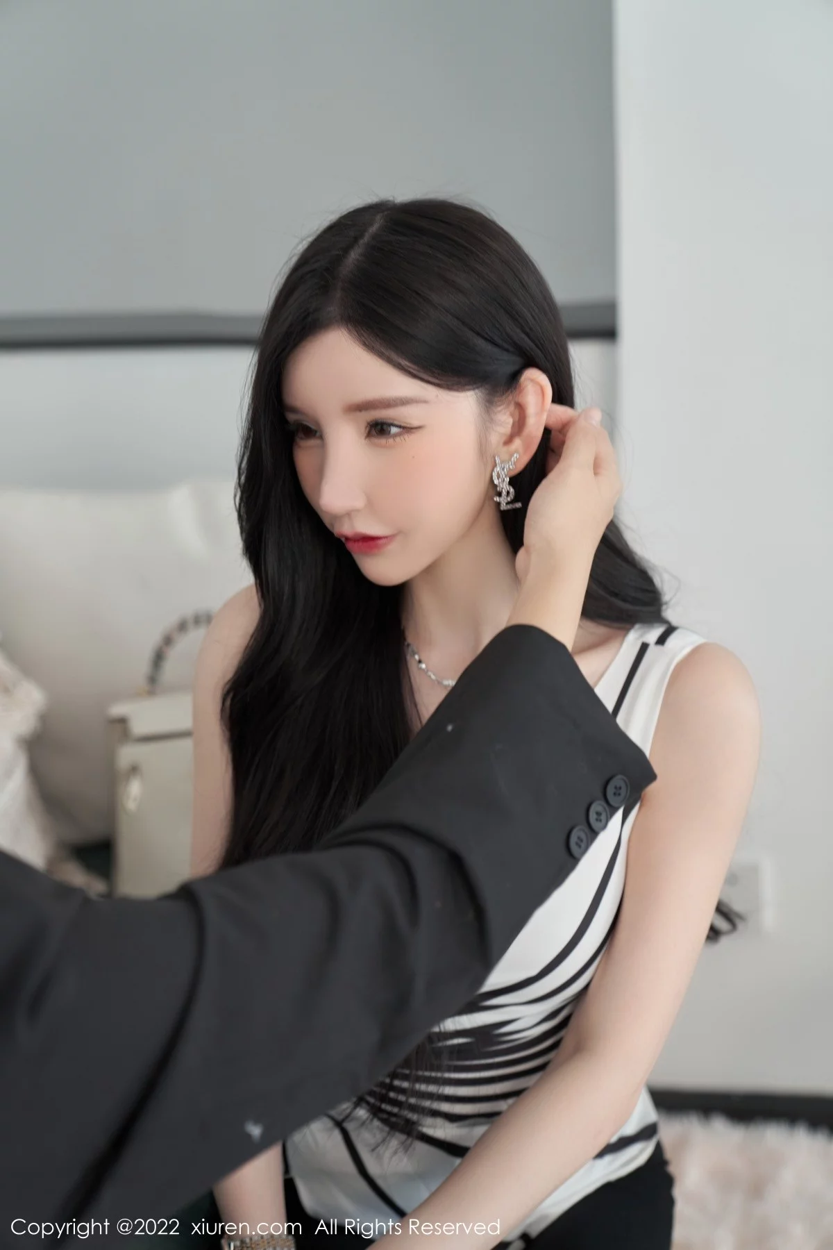 [[XiuRen秀人网]秀人网]No.5361_女神周于希Sally心愿旅拍性感露肩上衣配超薄肉丝完美诱惑写真77P