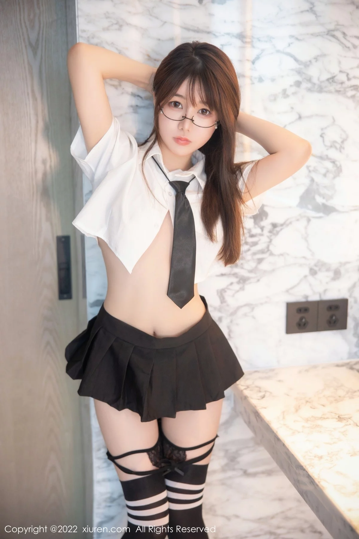 [[XiuRen秀人网]秀人网]No.5365_模特婠婠么性感学妹制服白色短T配黑短裙秀曼妙身姿诱惑写真98P