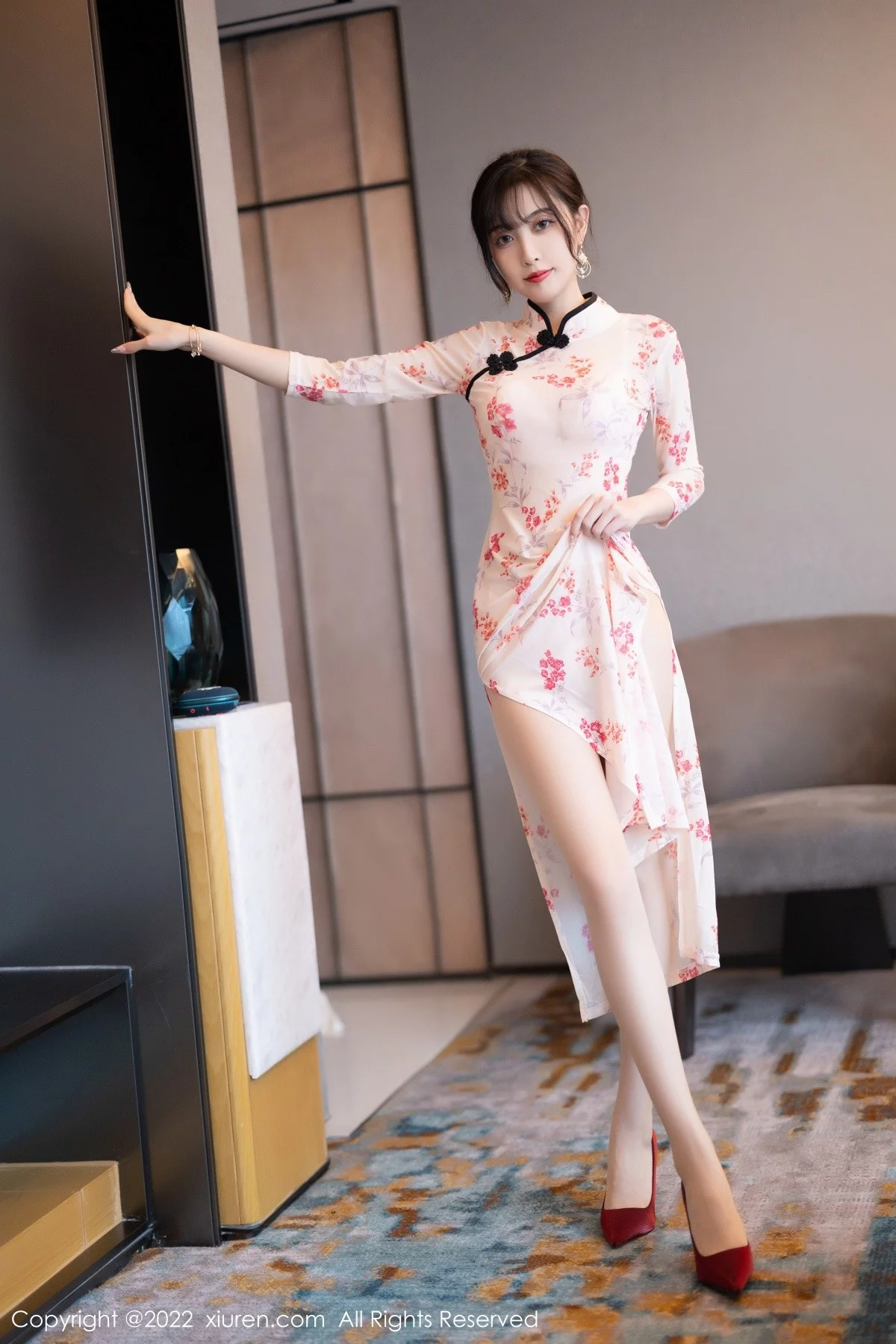 [[XiuRen秀人网]秀人网]No.5366_模特林星阑厦门旅拍脱轻透旗袍露蕾丝内衣配超薄肉丝诱惑写真84P