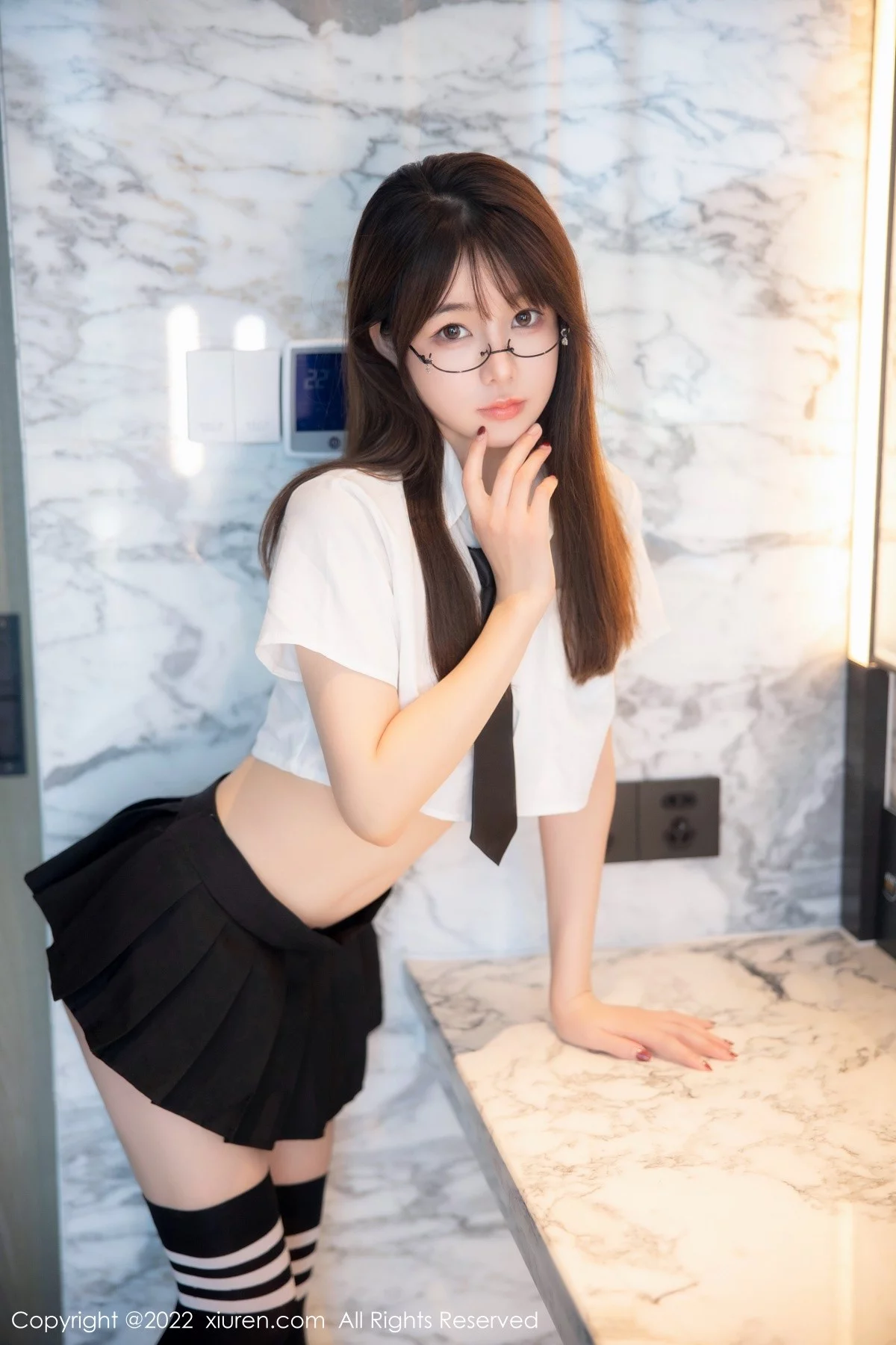 [[XiuRen秀人网]秀人网]No.5365_模特婠婠么性感学妹制服白色短T配黑短裙秀曼妙身姿诱惑写真98P
