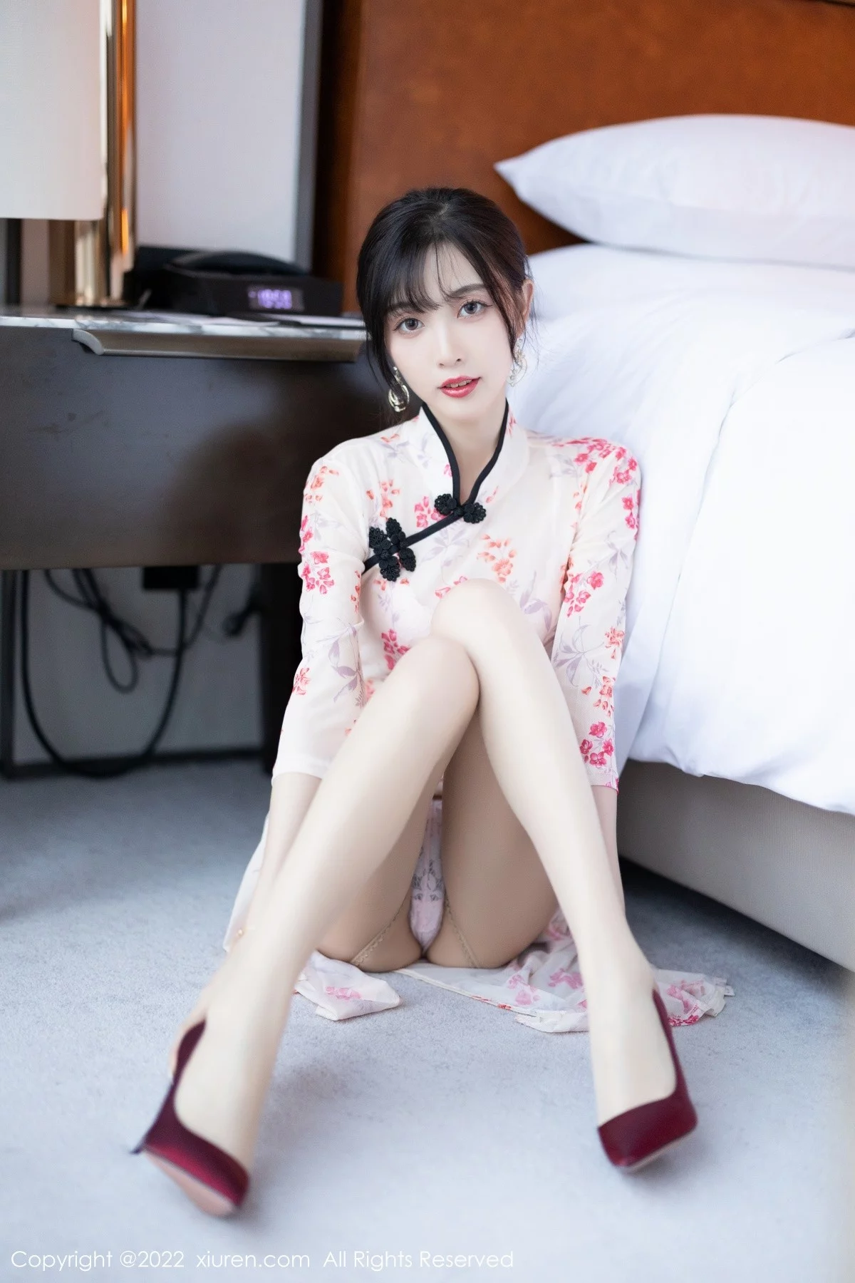 [[XiuRen秀人网]秀人网]No.5366_模特林星阑厦门旅拍脱轻透旗袍露蕾丝内衣配超薄肉丝诱惑写真84P