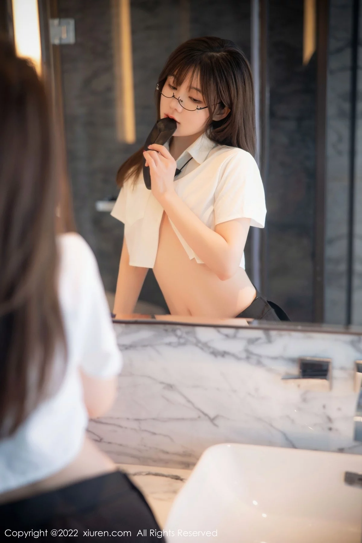 [[XiuRen秀人网]秀人网]No.5365_模特婠婠么性感学妹制服白色短T配黑短裙秀曼妙身姿诱惑写真98P