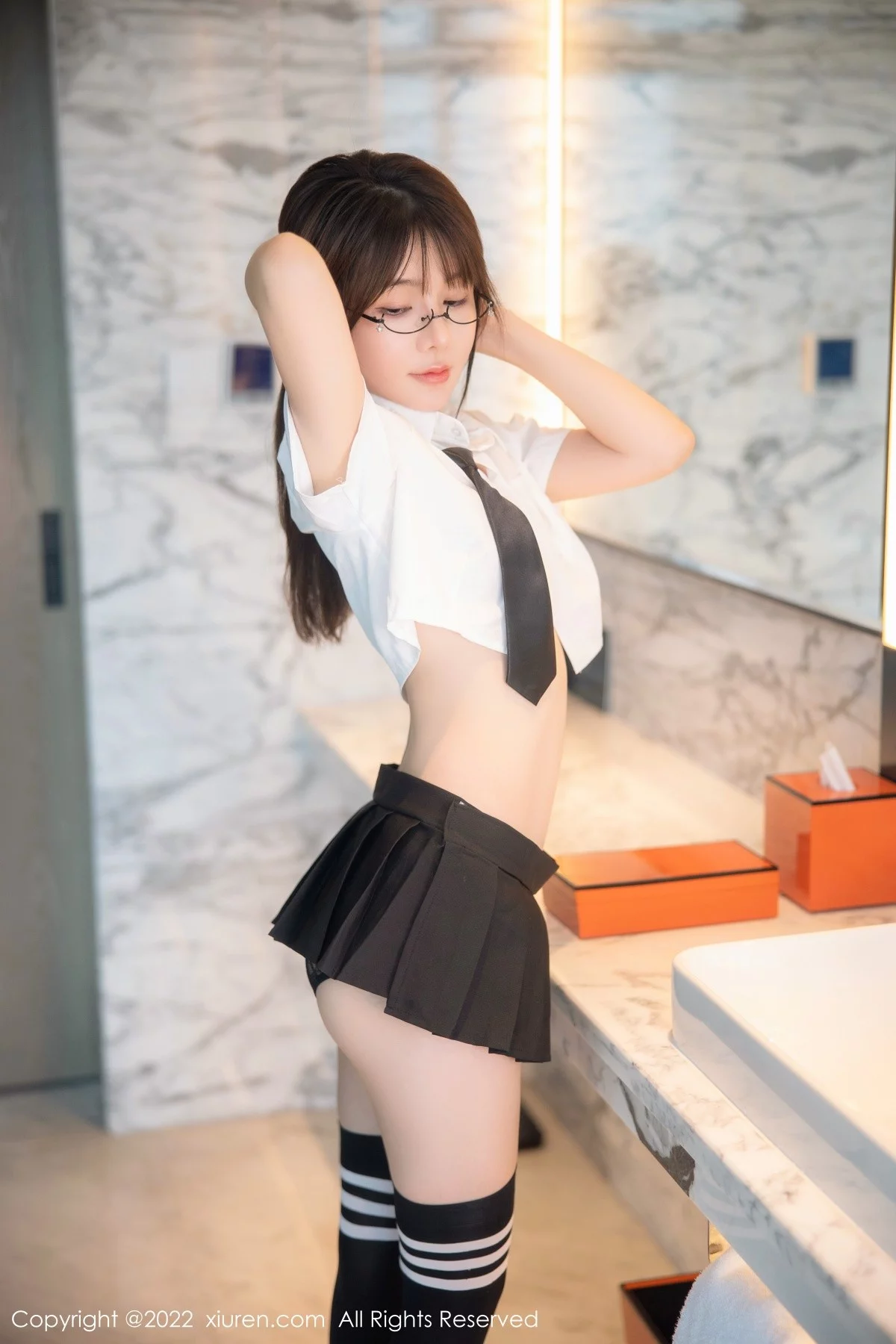 [[XiuRen秀人网]秀人网]No.5365_模特婠婠么性感学妹制服白色短T配黑短裙秀曼妙身姿诱惑写真98P