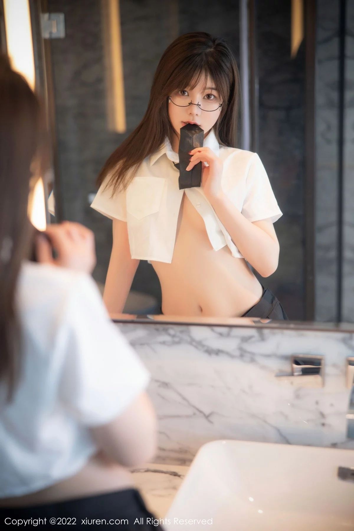 [[XiuRen秀人网]秀人网]No.5365_模特婠婠么性感学妹制服白色短T配黑短裙秀曼妙身姿诱惑写真98P