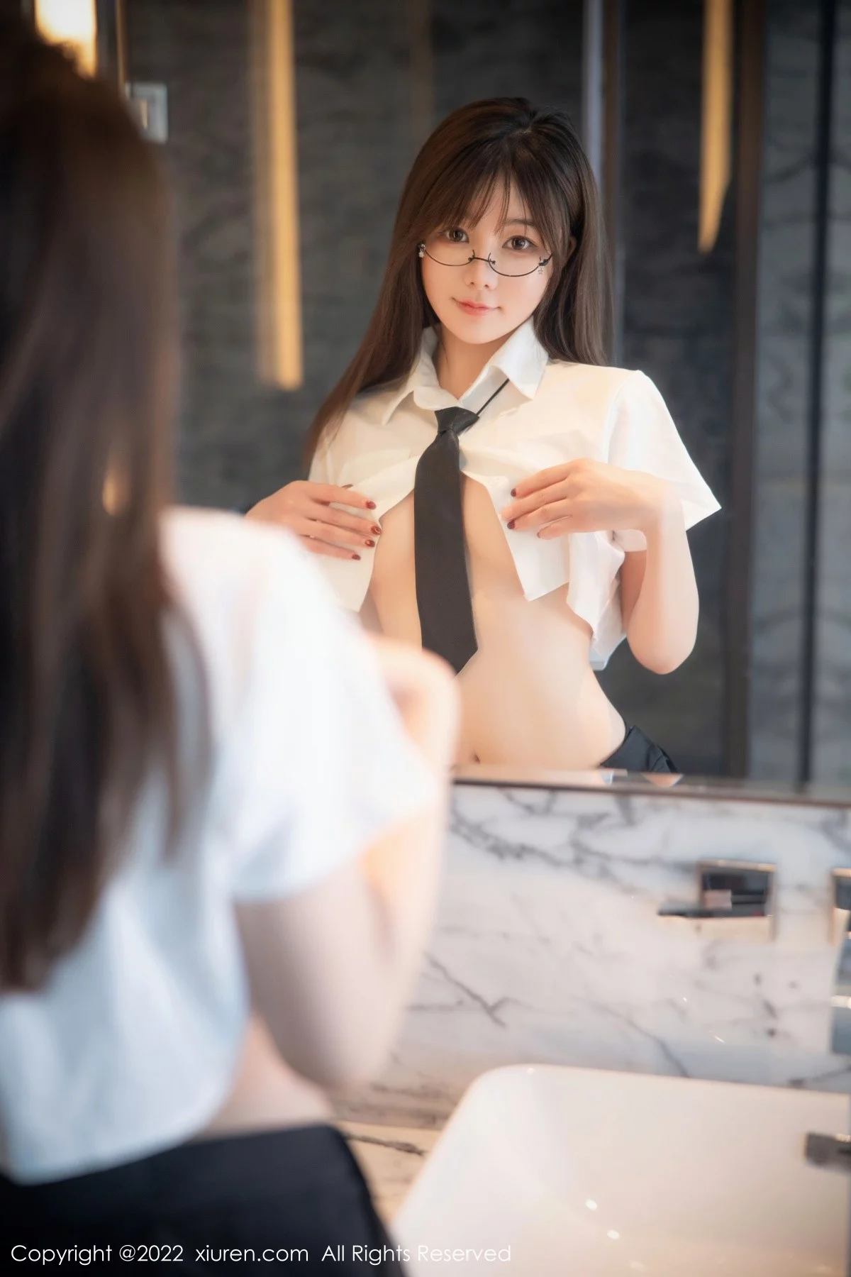 [[XiuRen秀人网]秀人网]No.5365_模特婠婠么性感学妹制服白色短T配黑短裙秀曼妙身姿诱惑写真98P