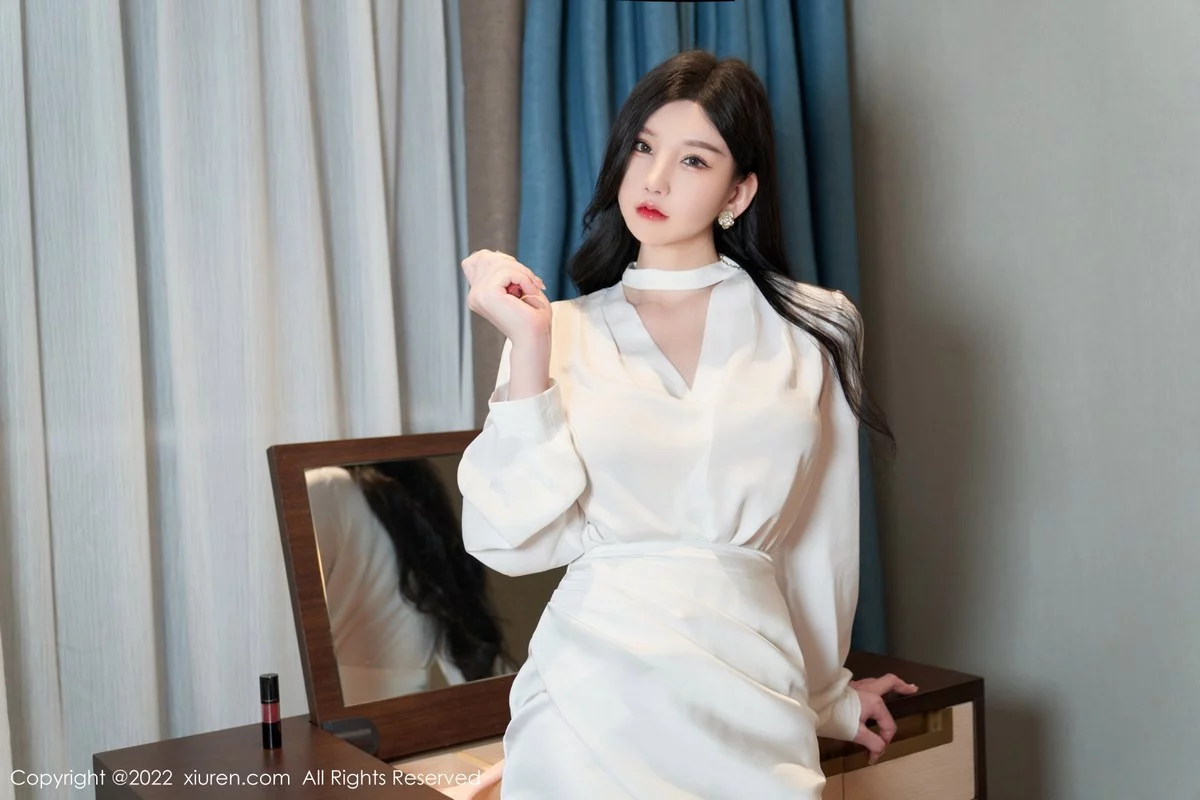 [[XiuRen秀人网]秀人网]No.5381_女神周于希Sally私房简约白色服半脱露蕾丝内裤秀翘臀诱惑写真77P