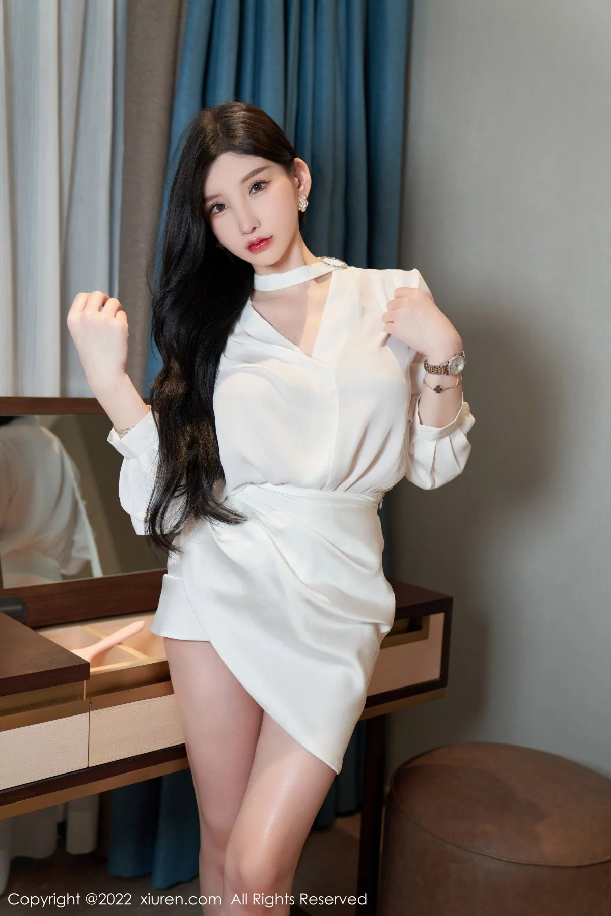 [[XiuRen秀人网]秀人网]No.5381_女神周于希Sally私房简约白色服半脱露蕾丝内裤秀翘臀诱惑写真77P
