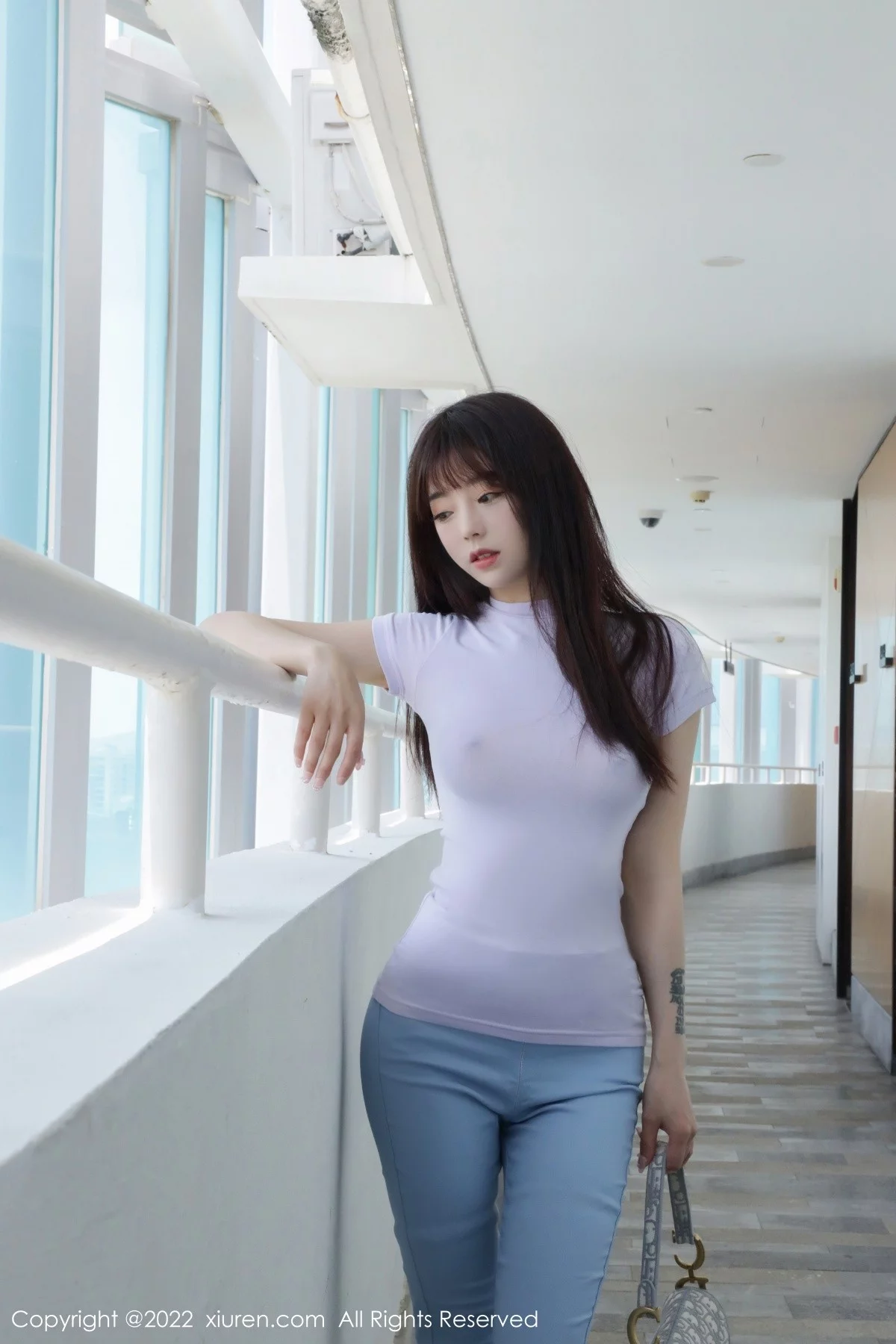 [[XiuRen秀人网]秀人网]No.5384_模特佘贝拉bella三亚旅拍紫色收身衣配长裤秀完美身材诱惑写真84P