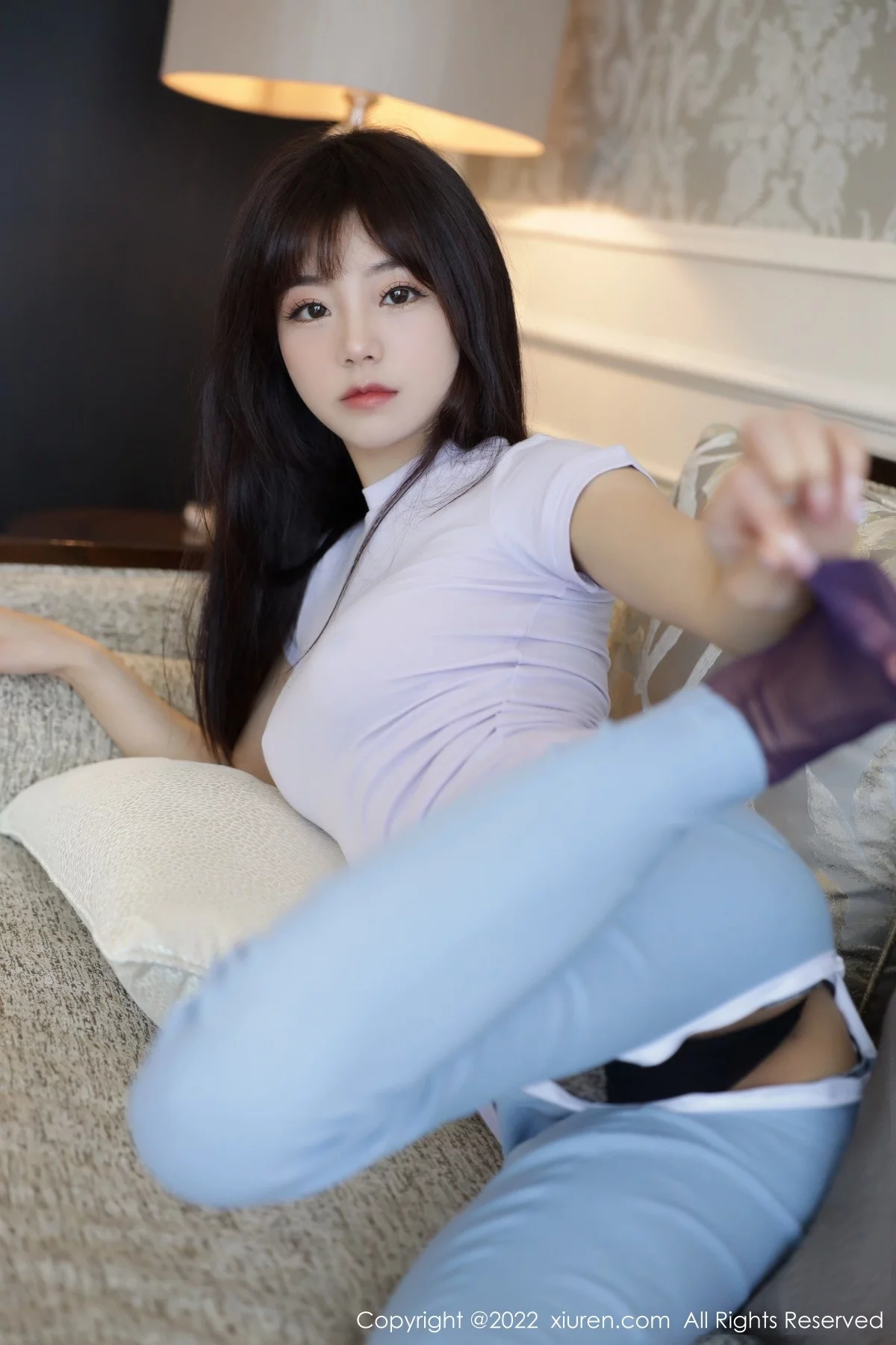 [[XiuRen秀人网]秀人网]No.5384_模特佘贝拉bella三亚旅拍紫色收身衣配长裤秀完美身材诱惑写真84P