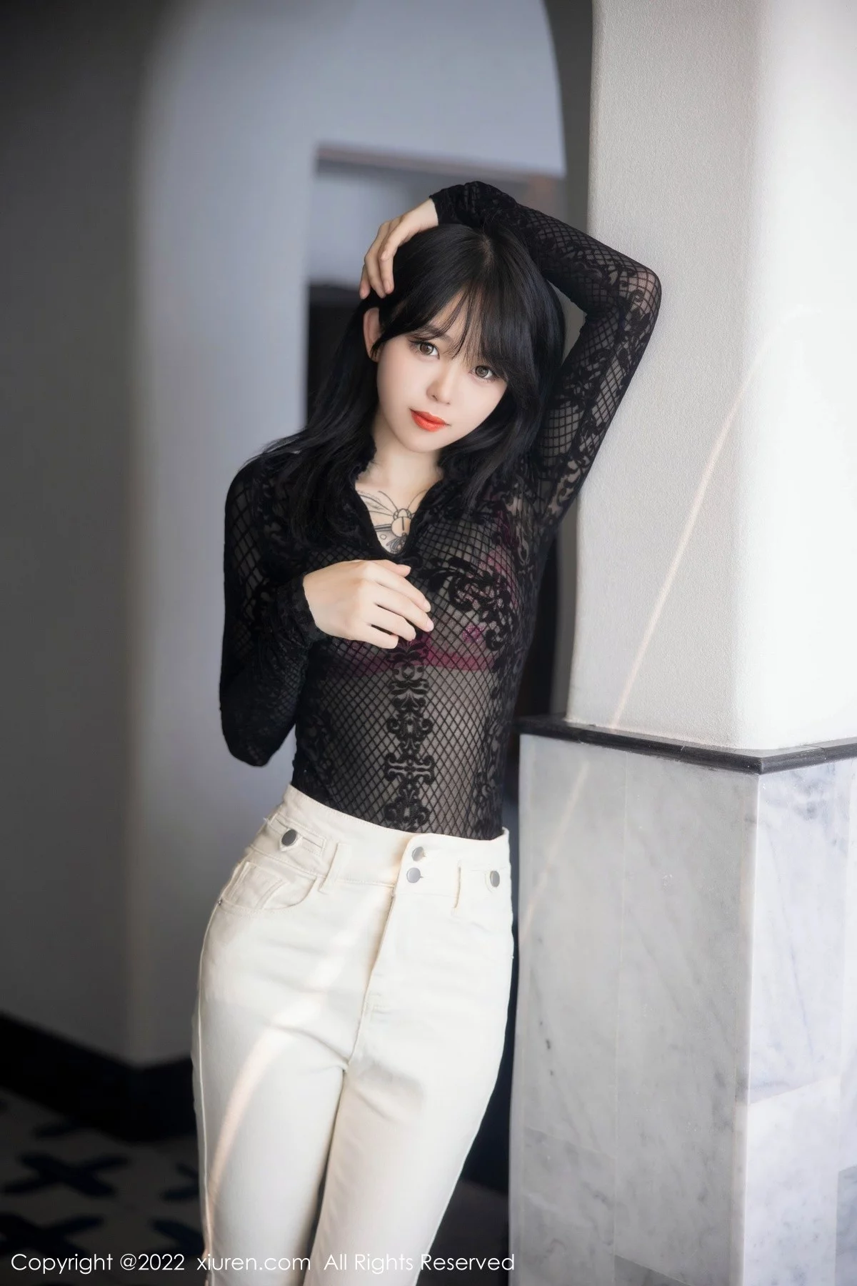[[XiuRen秀人网]秀人网]No.5386_模特奶瓶大理旅拍黑色网纱上衣配白色长裤露粉色内衣诱惑写真98P