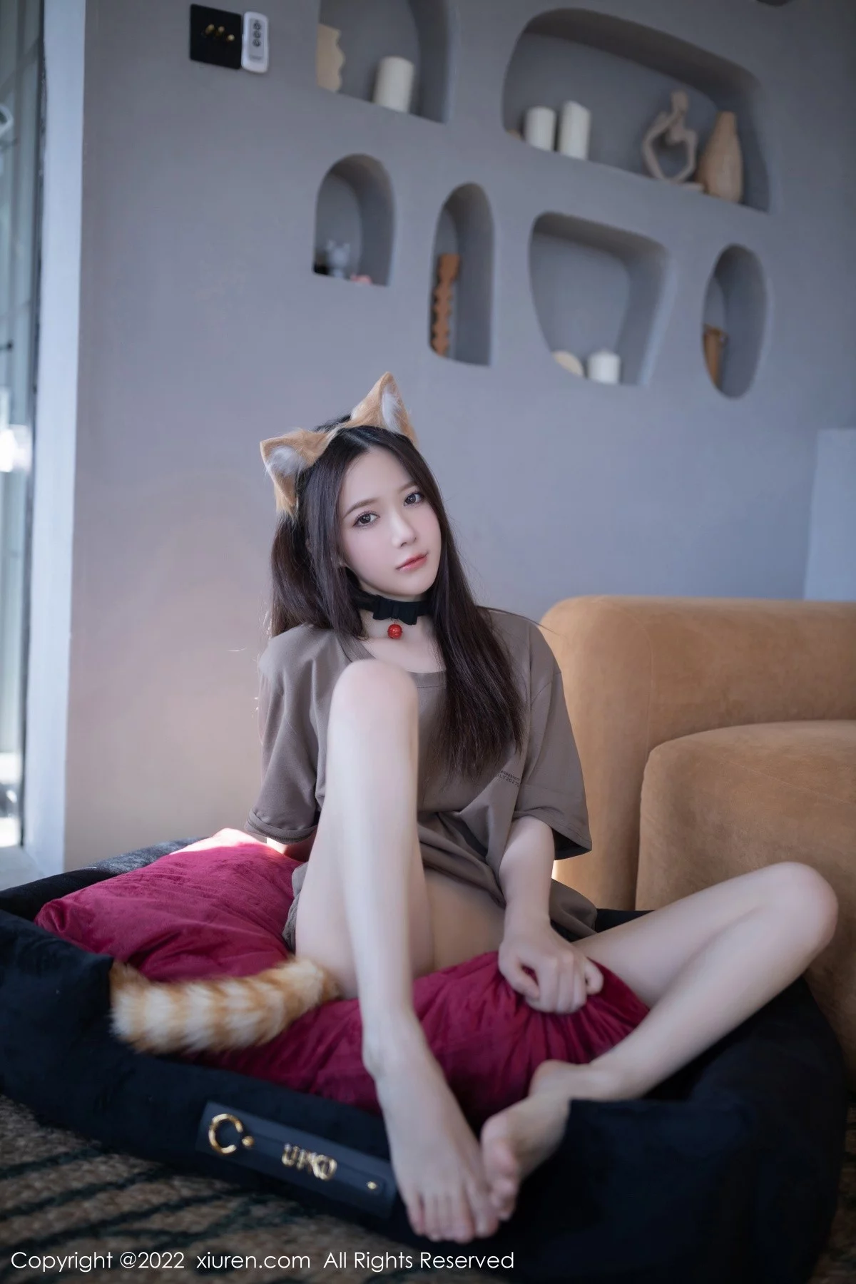 [[XiuRen秀人网]秀人网]No.5395_模特鱼子酱Fish猫咪装扮主题宽松上衣秀婀娜动人身段诱惑写真75P