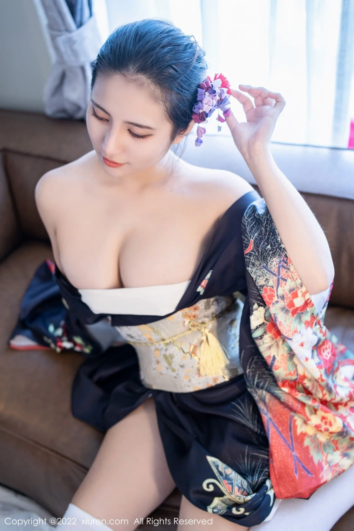 [[XiuRen秀人网]秀人网]No.5309_模特久久Aimee日系居家和服半脱露白色抹胸内衣秀豪乳诱惑写真62P
