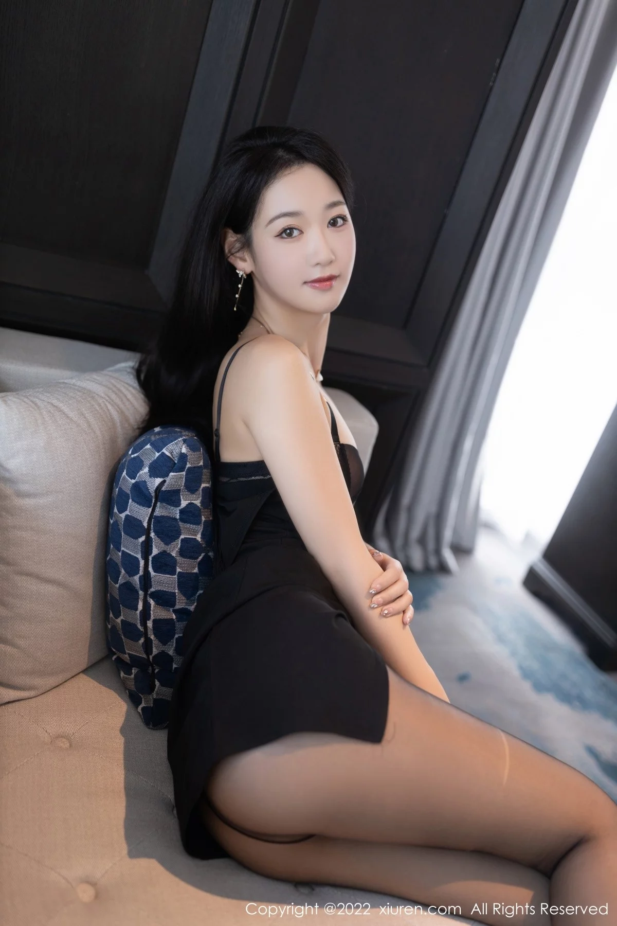 [[XiuRen秀人网]秀人网]No.5404_模特唐安琪脱吊带连衣长裙露黑色蕾丝内衣配超薄黑丝诱惑写真83P
