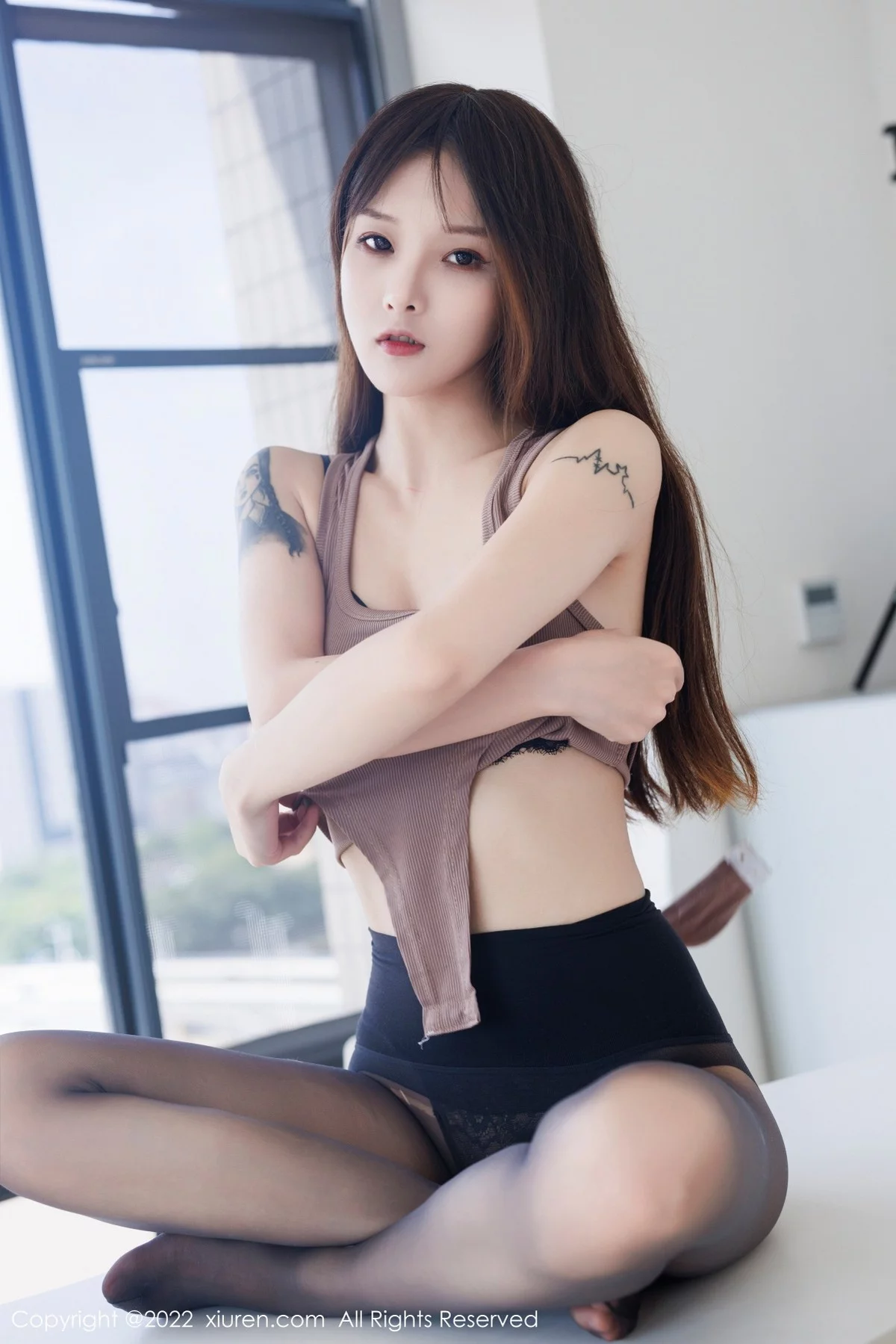 [[XiuRen秀人网]秀人网]No.5407_模特七七kiko性感咖啡色收身衣配牛仔短裤露蕾丝内衣诱惑写真60P