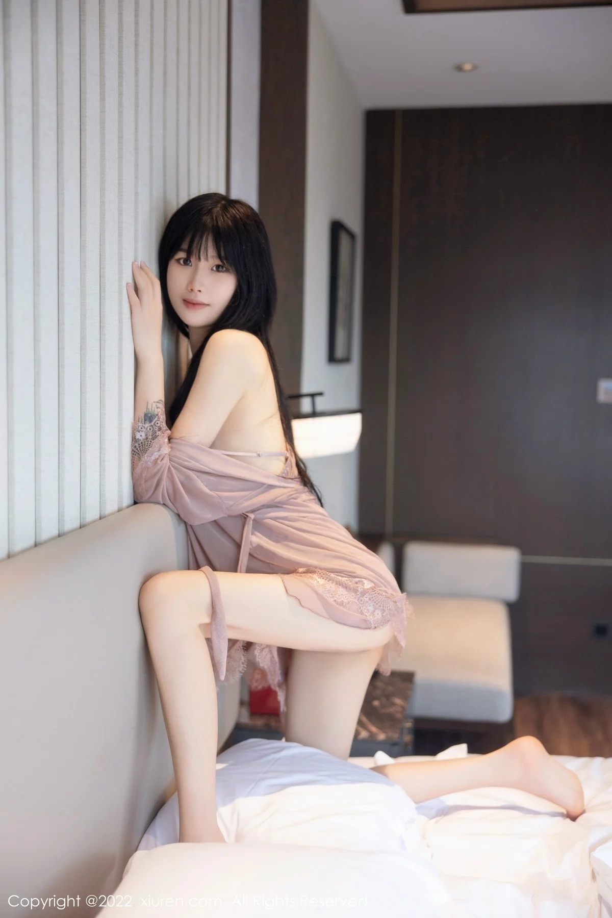 [[XiuRen秀人网]秀人网]No.5408_模特77qiqi私房淡紫睡衣透视秀完美身材性感美腿撩人诱惑写真69P