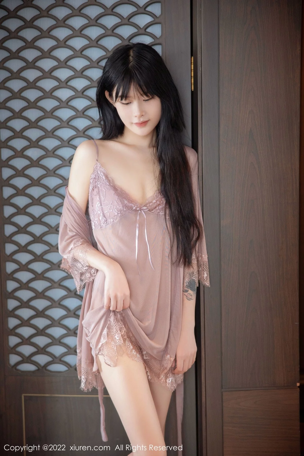 [[XiuRen秀人网]秀人网]No.5408_模特77qiqi私房淡紫睡衣透视秀完美身材性感美腿撩人诱惑写真69P
