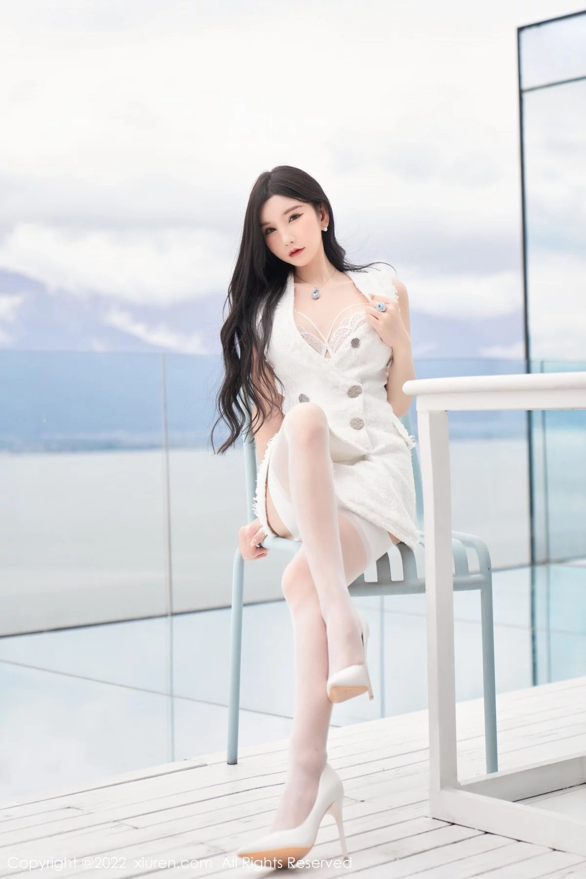 [[XiuRen秀人网]秀人网]No.5418_女神周于希Sally心愿旅拍脱白色外衣露白色蕾丝内衣诱惑写真73P