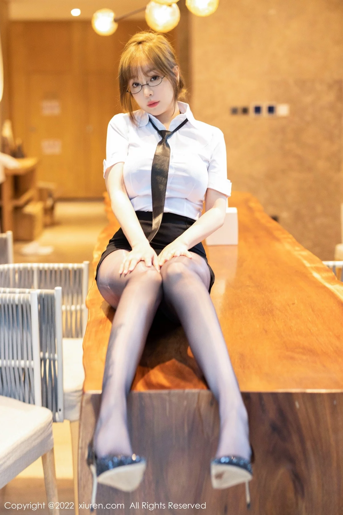 [[XiuRen秀人网]秀人网]No.5417_女神王雨纯海南旅拍性感白T配黑短裙露黑色情趣内衣诱惑写真73P