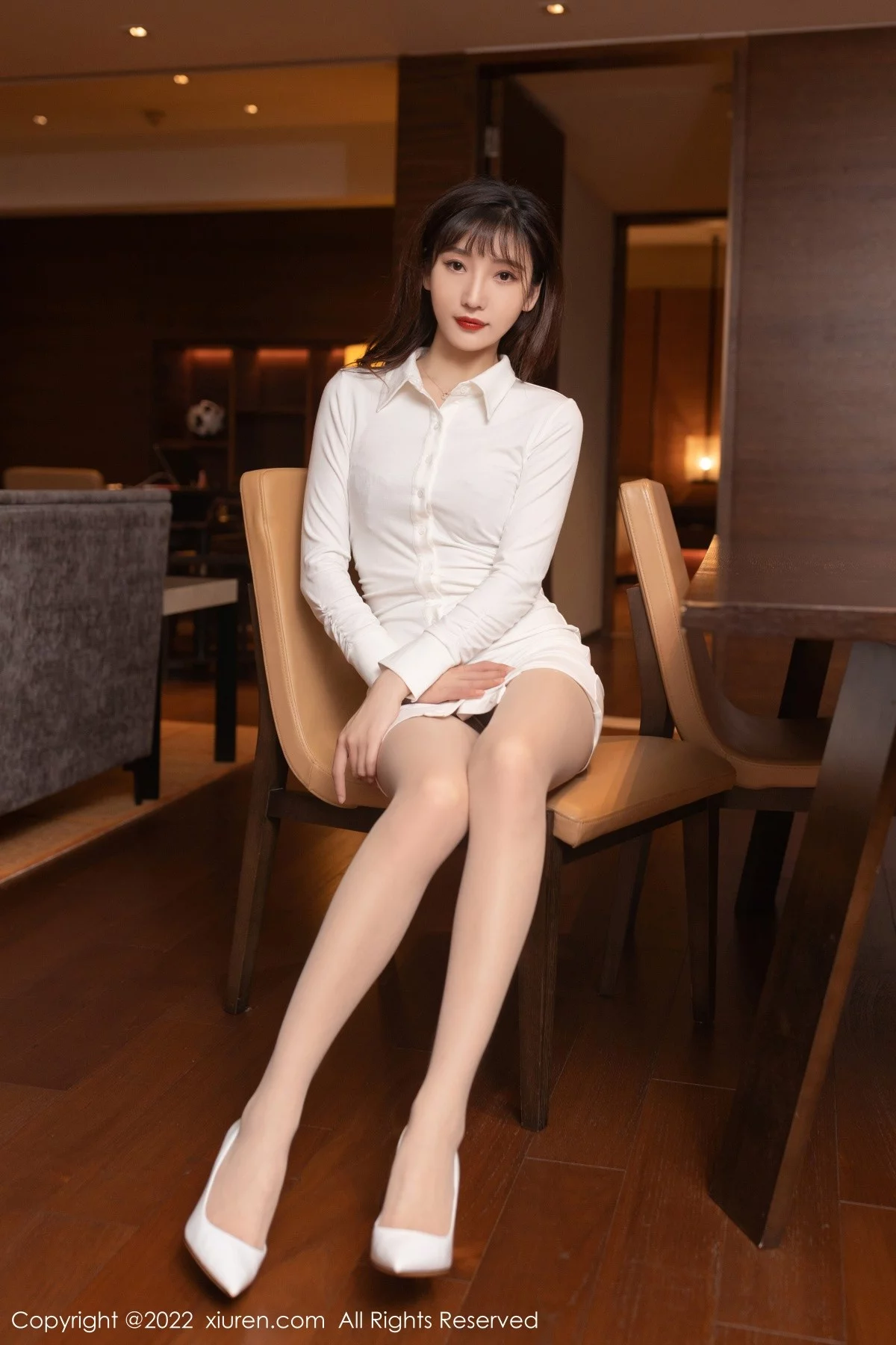 [[XiuRen秀人网]秀人网]No.5425_模特陆萱萱脱性感白色上衣露黑色蕾丝内衣秀完美身材诱惑写真78P