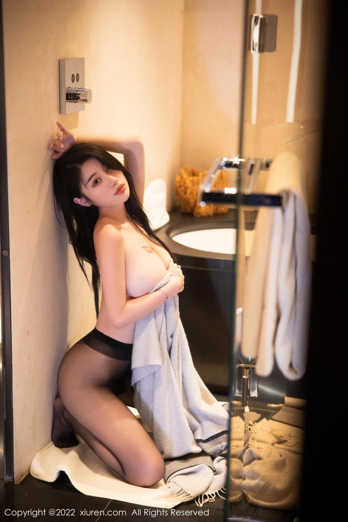 [[XiuRen秀人网]秀人网]No.5426_模特美七Mia西双版纳旅拍脱淡红色连衣裙秀丰满身材诱惑写真114P