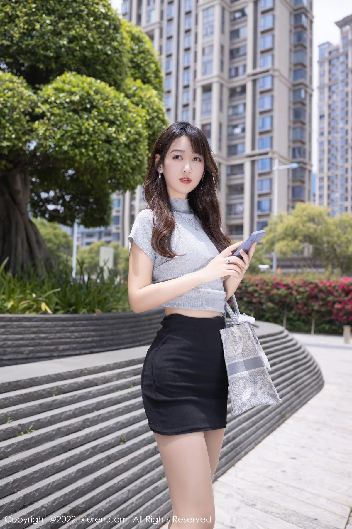 [[XiuRen秀人网]秀人网]No.5439_模特唐安琪灰色收身上衣配黑短裙半脱露蕾丝内衣迷人诱惑写真80P