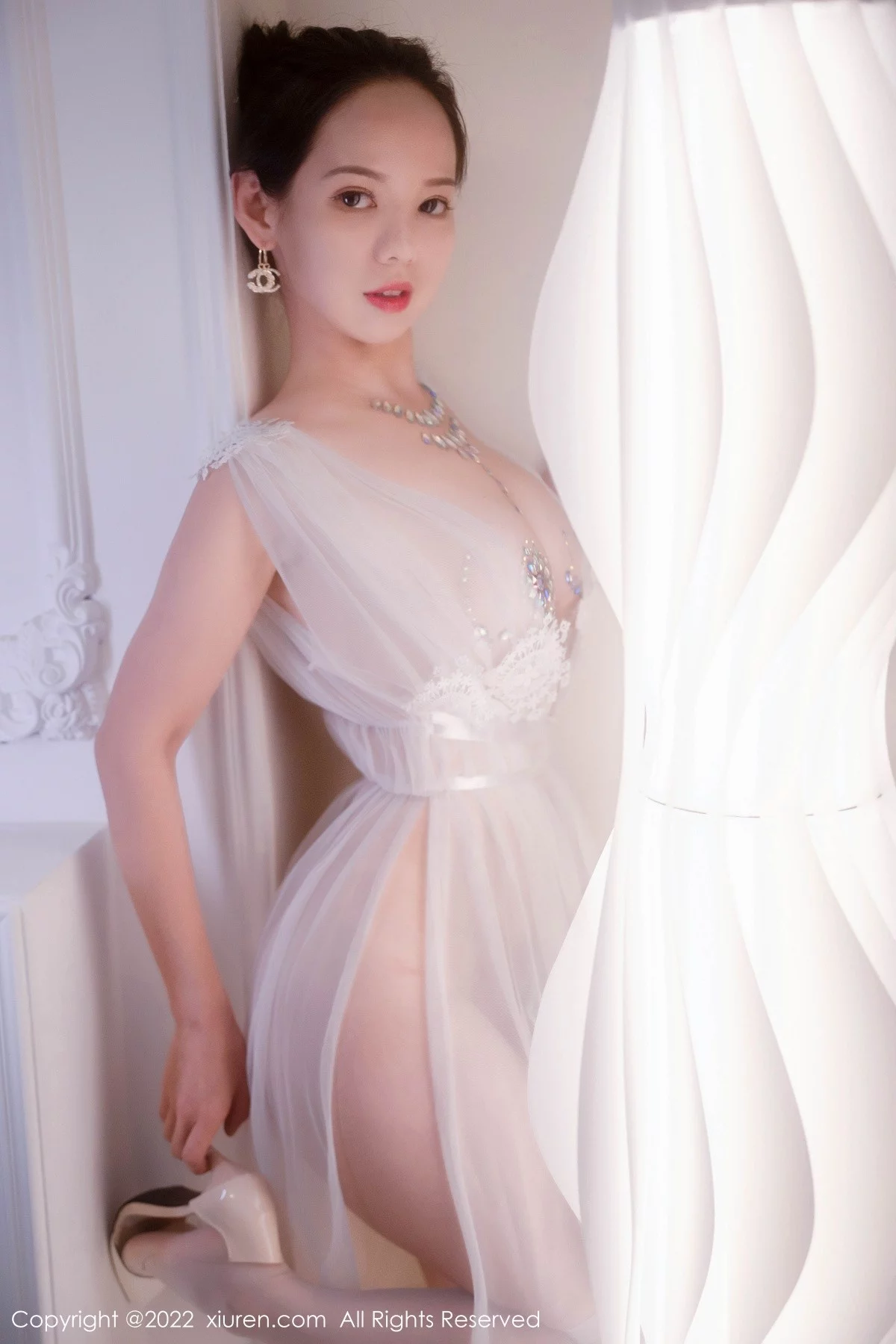 [[XiuRen秀人网]秀人网]No.5434_模特大美妞儿私房透视薄纱露情趣镶钻服饰秀火辣身材诱惑写真62P