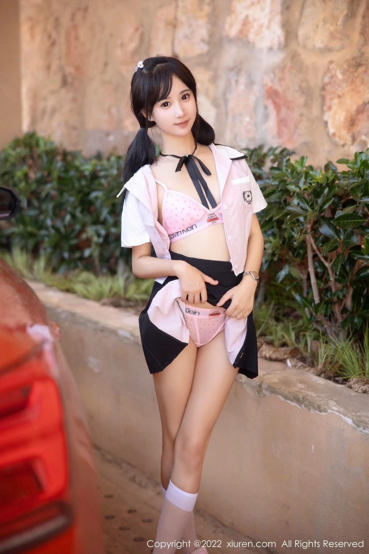 [[XiuRen秀人网]秀人网]No.5443_女神小果冻儿大理旅拍性感白T配黑短裙露粉色内衣迷人诱惑写真99P