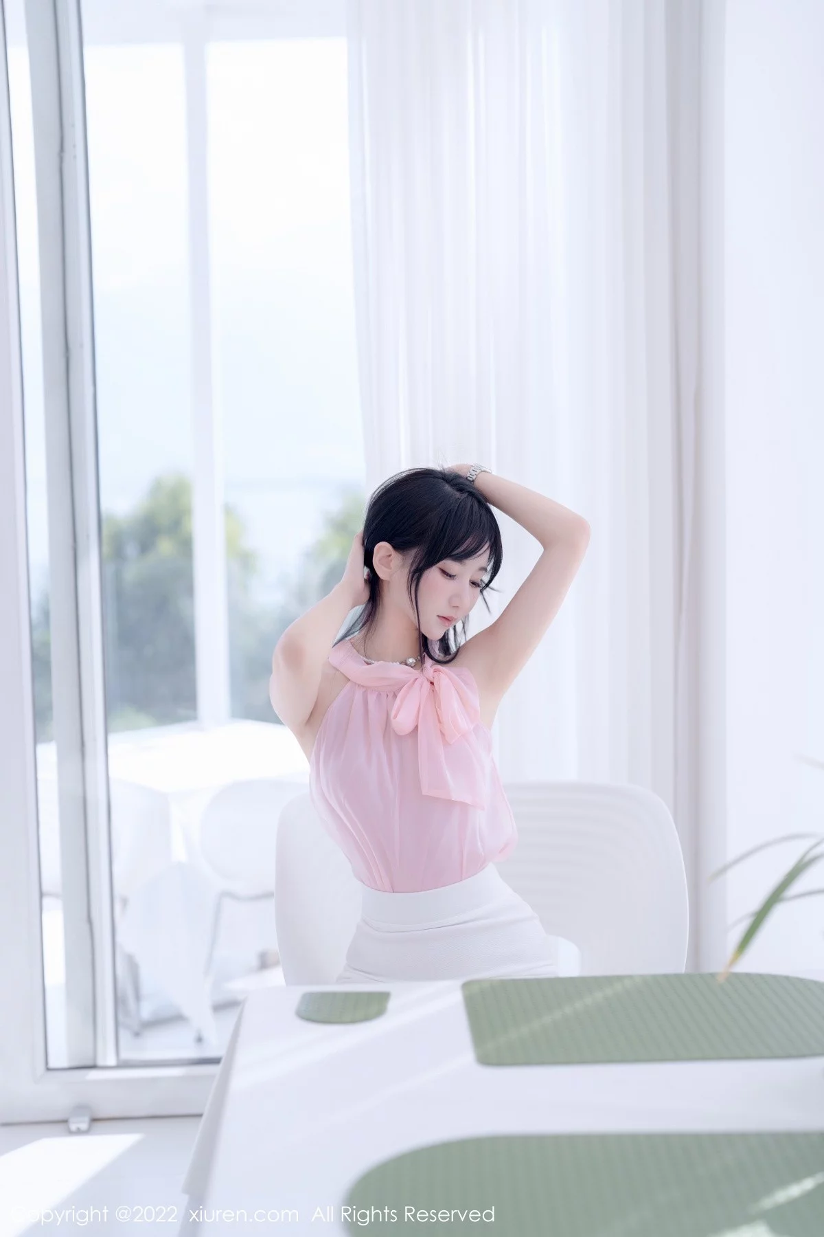 [[XiuRen秀人网]秀人网]No.5318_女神小果冻儿大理旅拍性感粉色上衣配白色短裙秀美腿诱惑写真76P