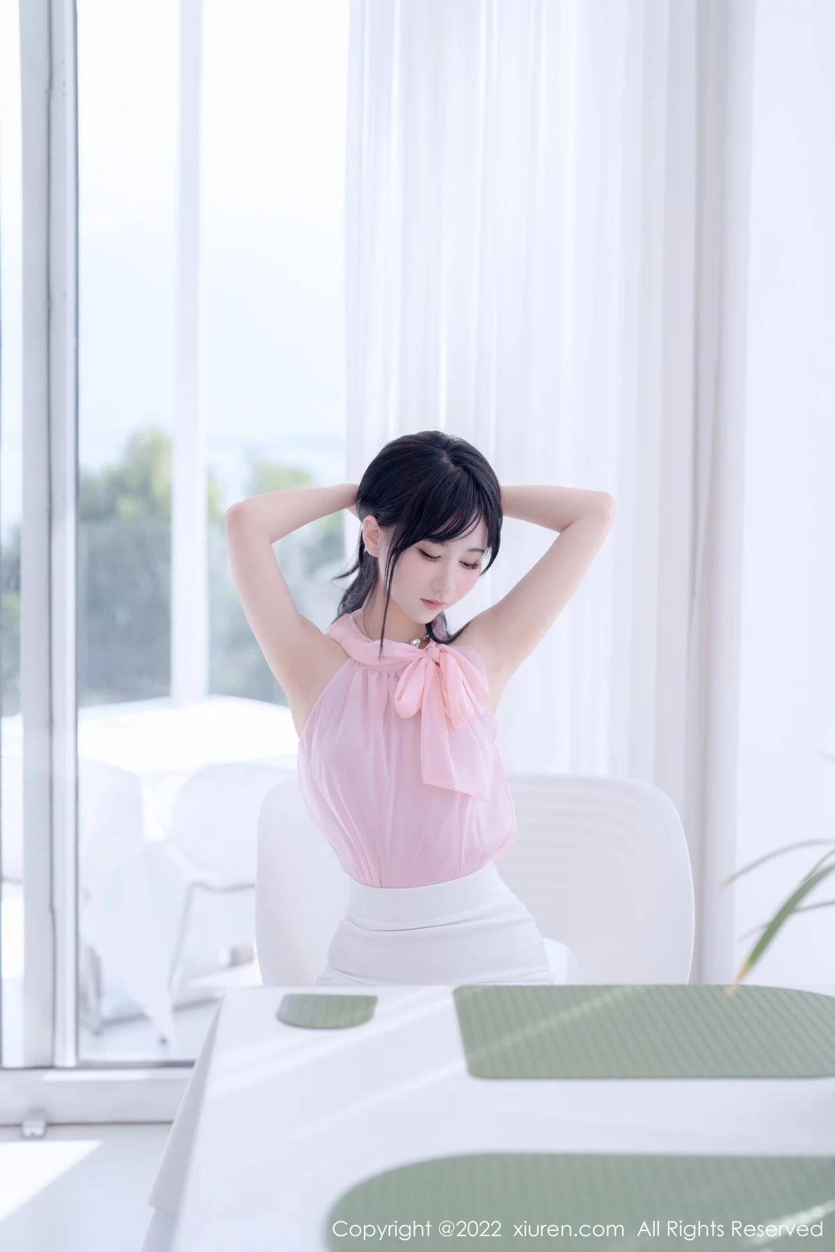 [[XiuRen秀人网]秀人网]No.5318_女神小果冻儿大理旅拍性感粉色上衣配白色短裙秀美腿诱惑写真76P