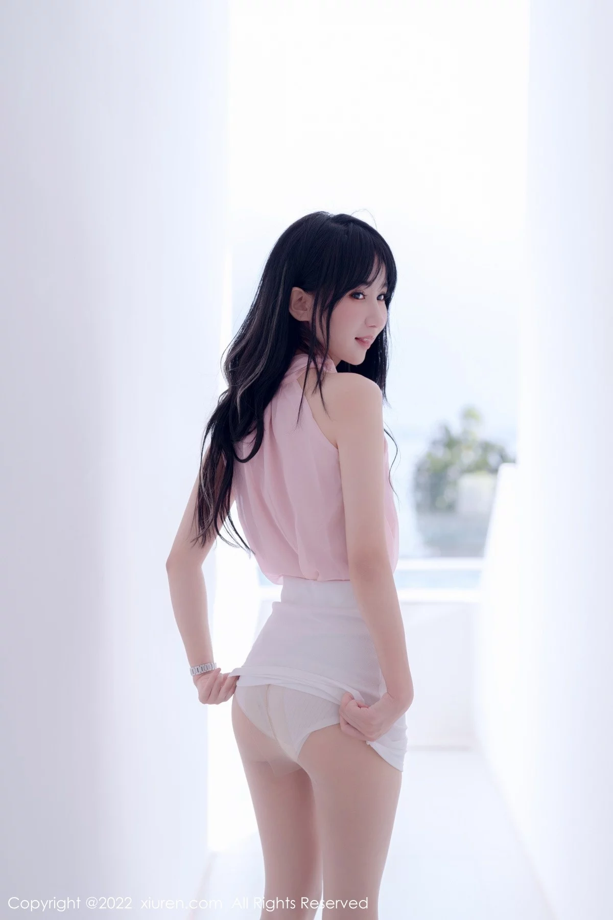 [[XiuRen秀人网]秀人网]No.5318_女神小果冻儿大理旅拍性感粉色上衣配白色短裙秀美腿诱惑写真76P