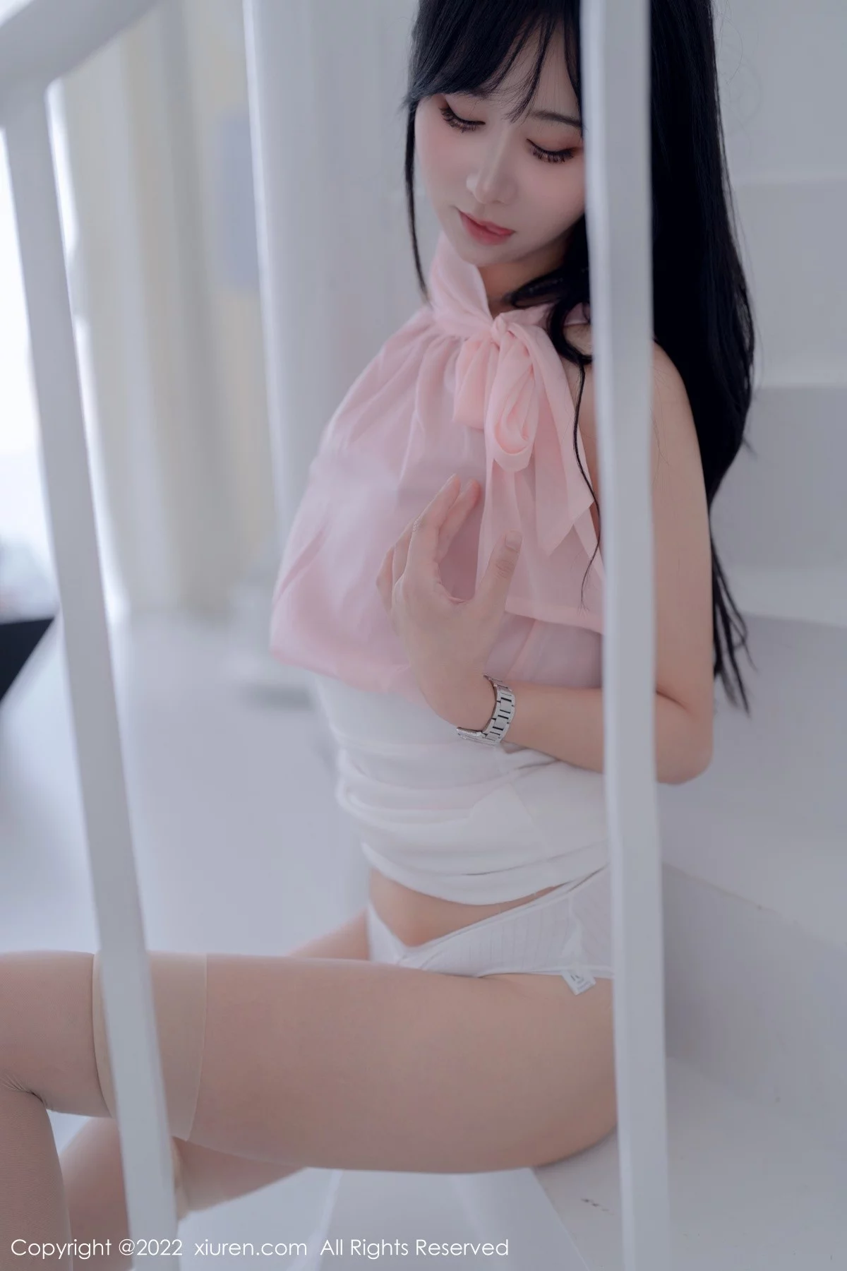 [[XiuRen秀人网]秀人网]No.5318_女神小果冻儿大理旅拍性感粉色上衣配白色短裙秀美腿诱惑写真76P