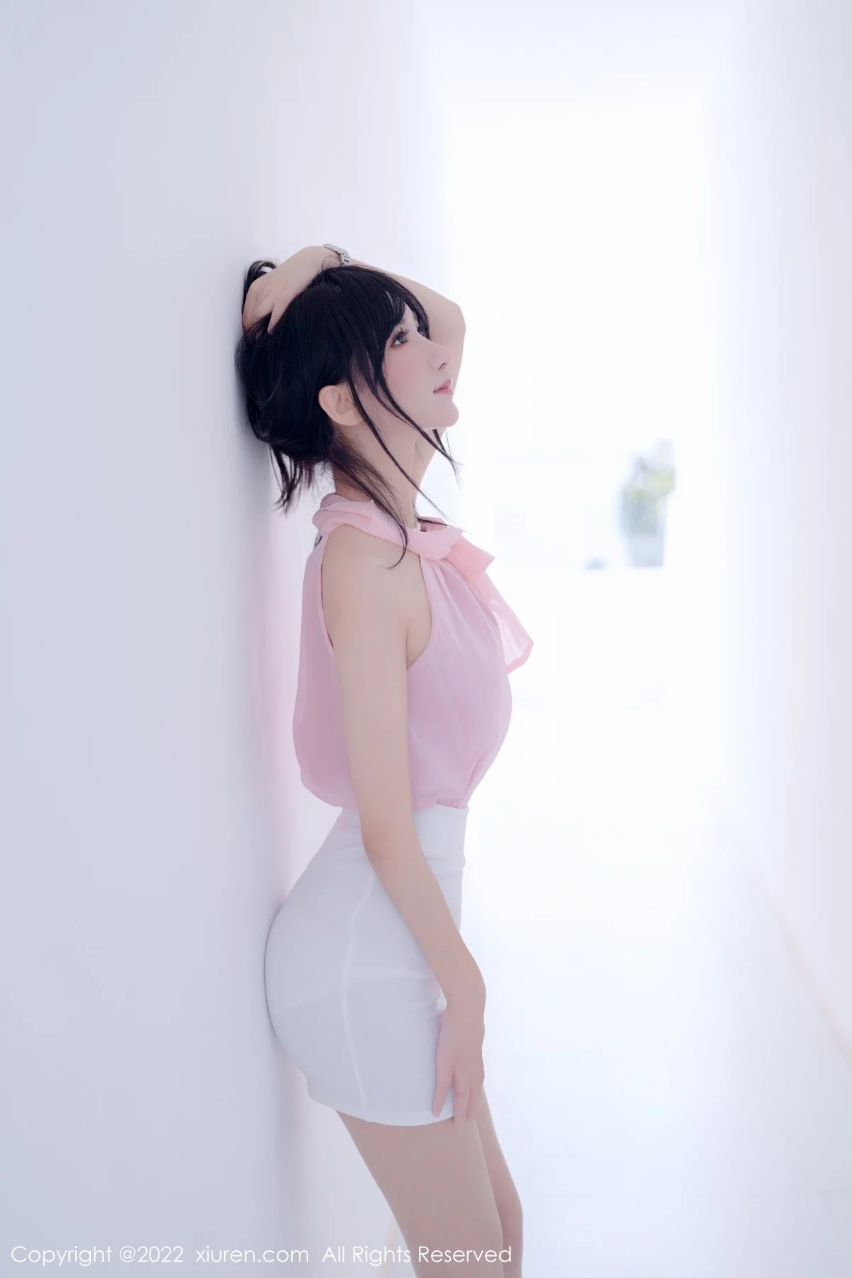 [[XiuRen秀人网]秀人网]No.5318_女神小果冻儿大理旅拍性感粉色上衣配白色短裙秀美腿诱惑写真76P