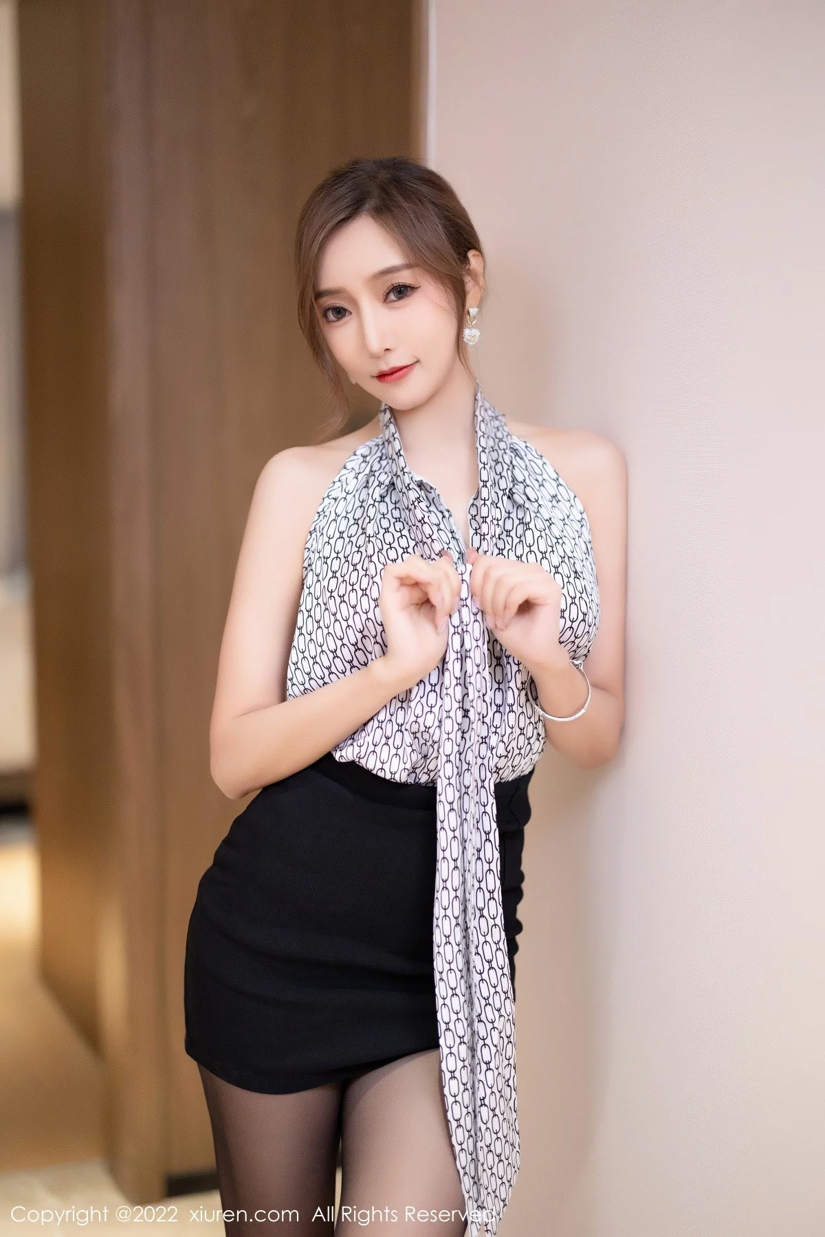 [[XiuRen秀人网]秀人网]No.5325_女神王馨瑶yanni私房超薄无内黑丝系列秀完美身材撩人诱惑写真78P