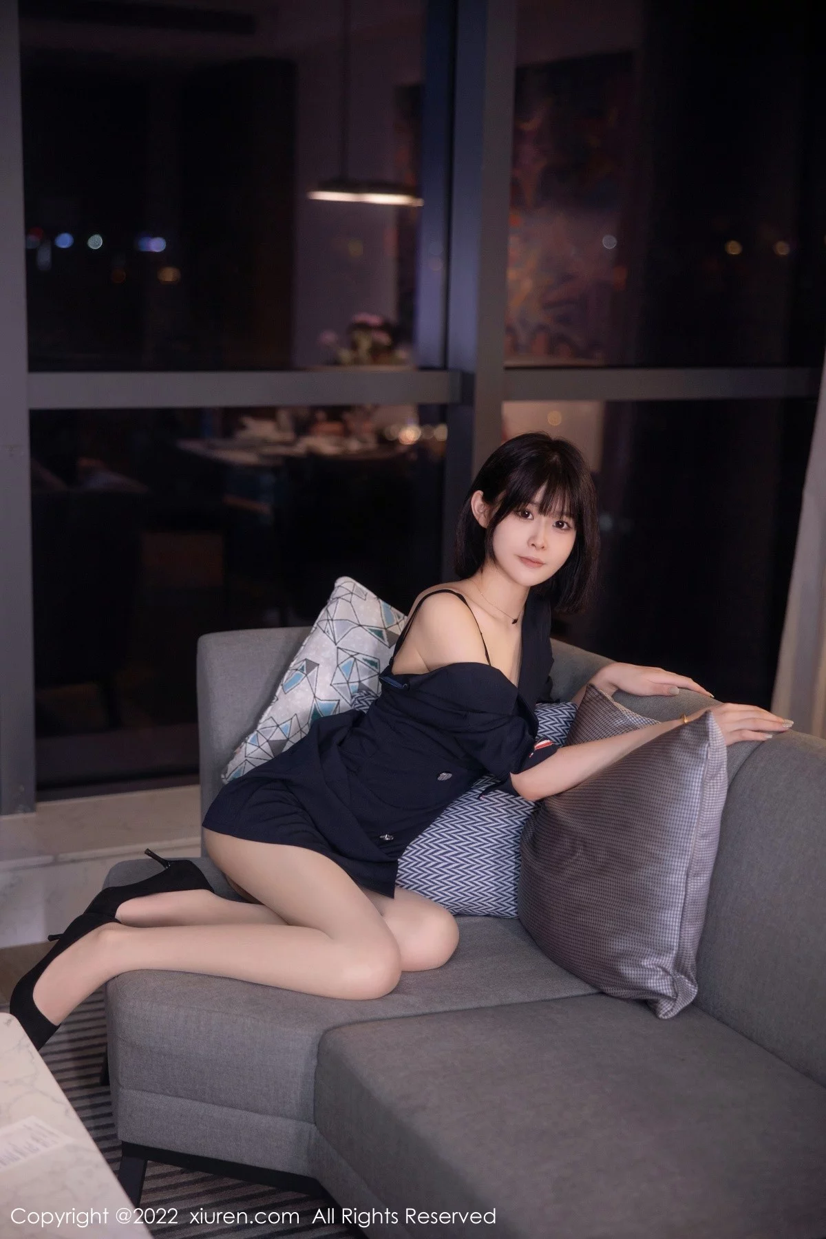 [[XiuRen秀人网]秀人网]No.5329_模特77qiqi私房半脱露性感蓝色蕾丝内衣配超薄肉丝完美诱惑写真98P