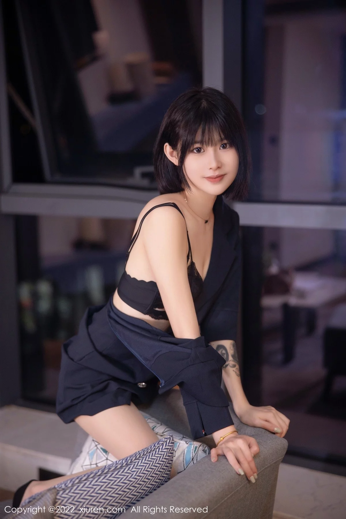 [[XiuRen秀人网]秀人网]No.5329_模特77qiqi私房半脱露性感蓝色蕾丝内衣配超薄肉丝完美诱惑写真98P