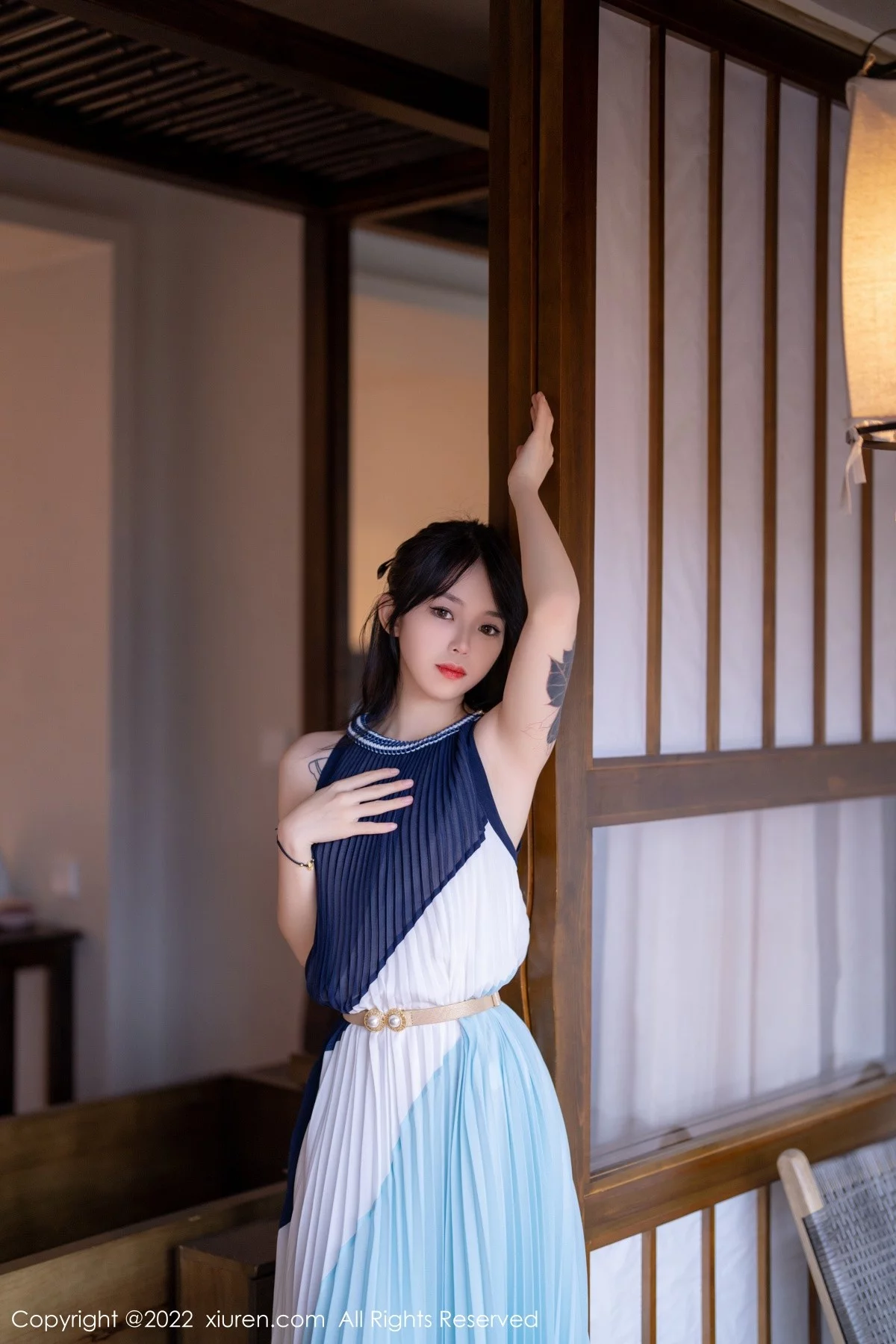 [[XiuRen秀人网]秀人网]No.5327_模特奶瓶大理旅拍脱连衣裙露性感蕾丝内衣秀苗条身材诱惑写真53P