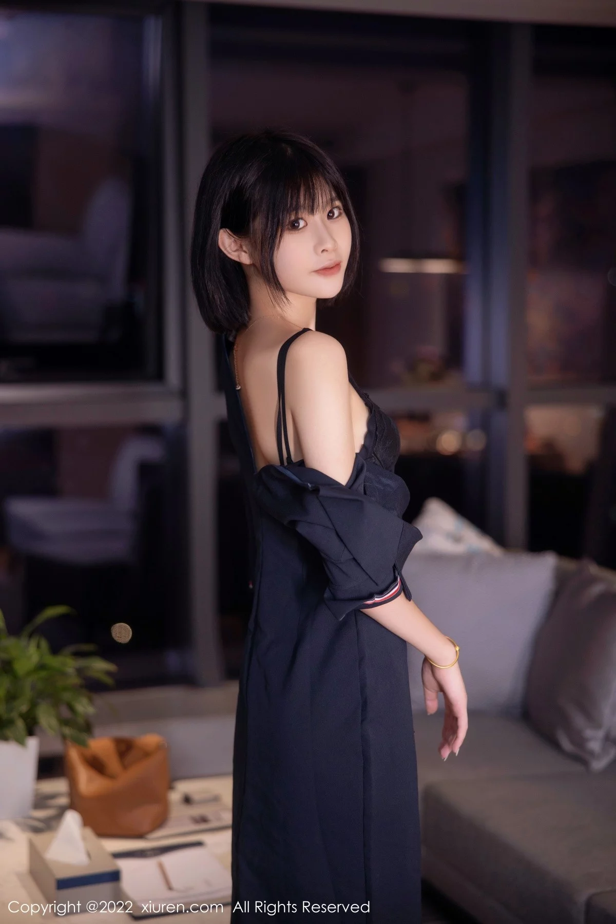[[XiuRen秀人网]秀人网]No.5329_模特77qiqi私房半脱露性感蓝色蕾丝内衣配超薄肉丝完美诱惑写真98P