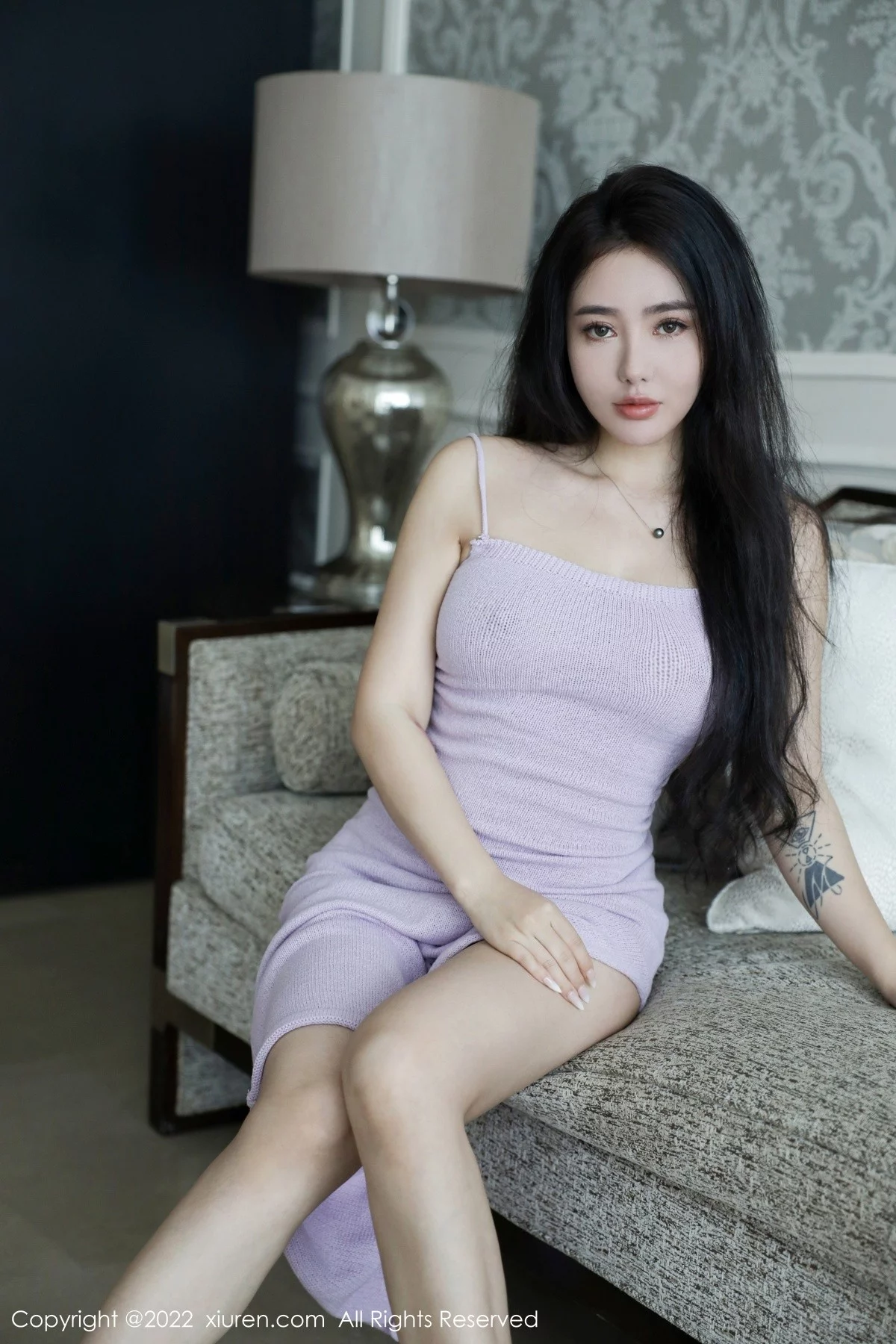 [[XiuRen秀人网]秀人网]No.5336_女神Manuela玛鲁娜三亚旅拍淡紫色吊带裙秀浑圆翘臀诱惑写真77P