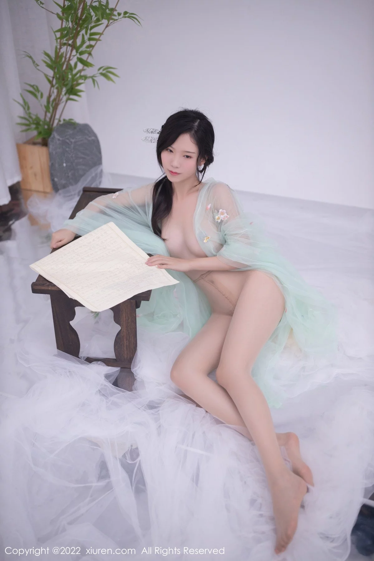 [[XiuRen秀人网]秀人网]No.5345_模特利世私房性感淡绿色轻透古装服饰透视秀火辣身材诱惑写真72P