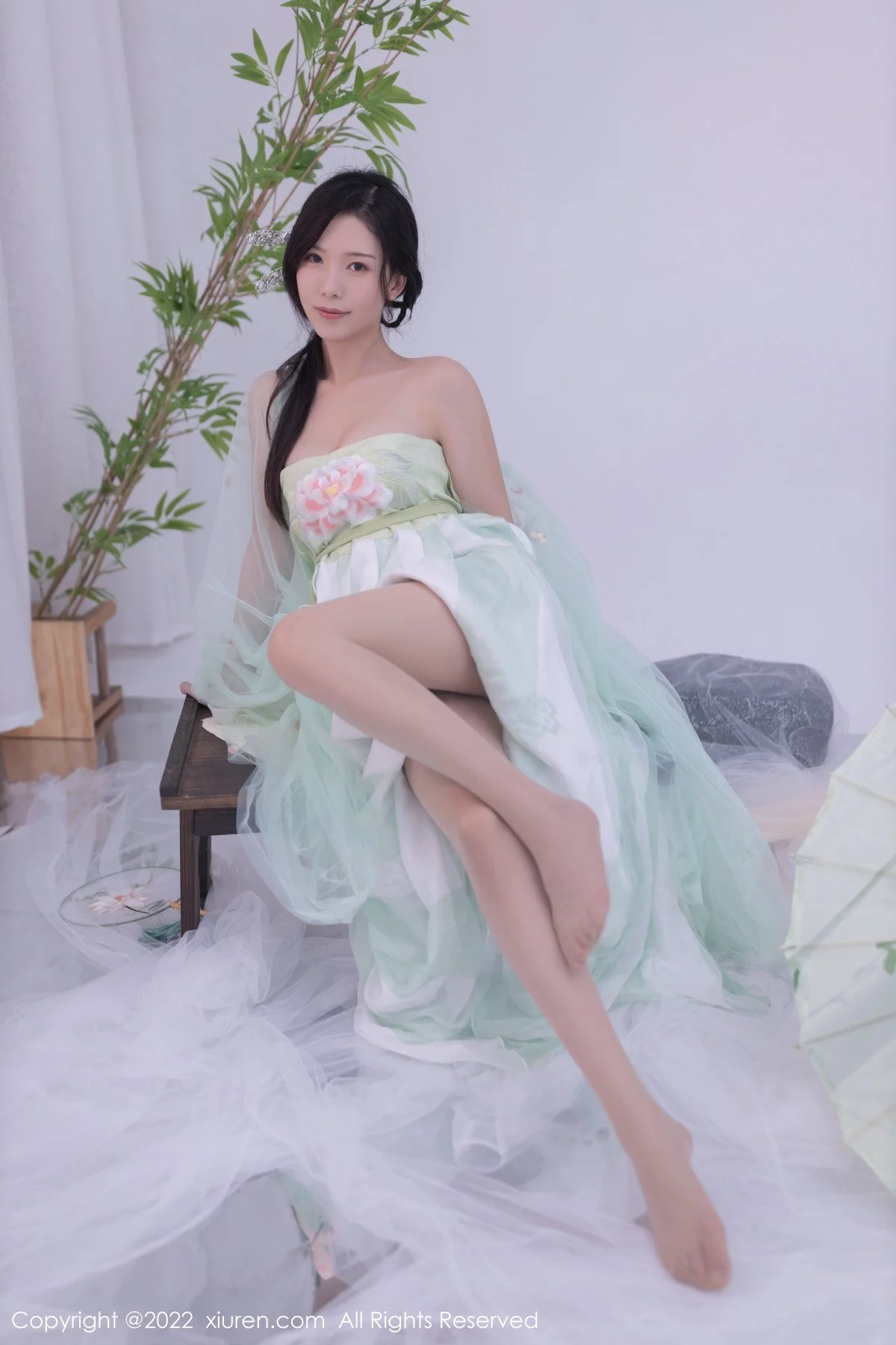 [[XiuRen秀人网]秀人网]No.5345_模特利世私房性感淡绿色轻透古装服饰透视秀火辣身材诱惑写真72P