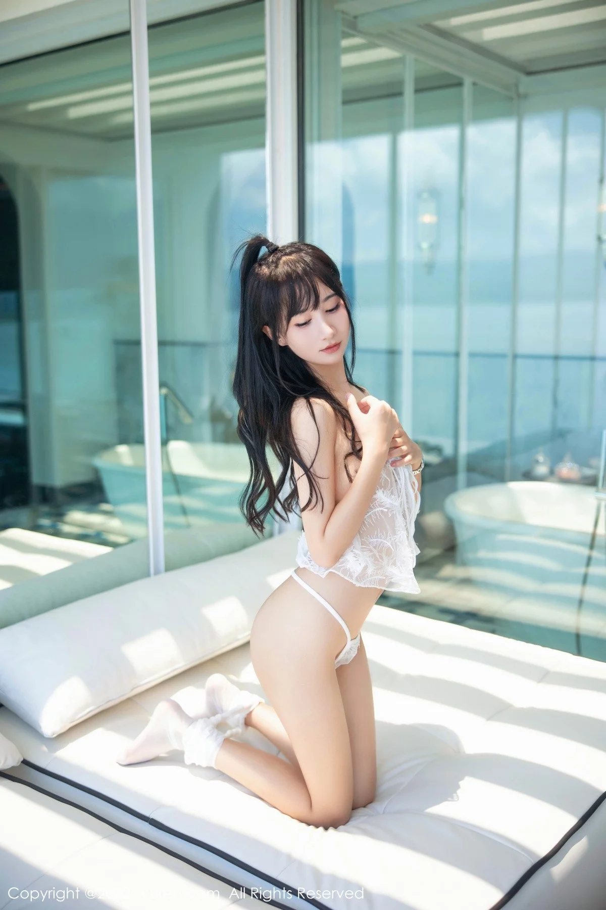 [[XiuRen秀人网]秀人网]No.5344_女神小果冻儿大理旅拍白色轻透服饰配白丝吊袜完美诱惑写真104P