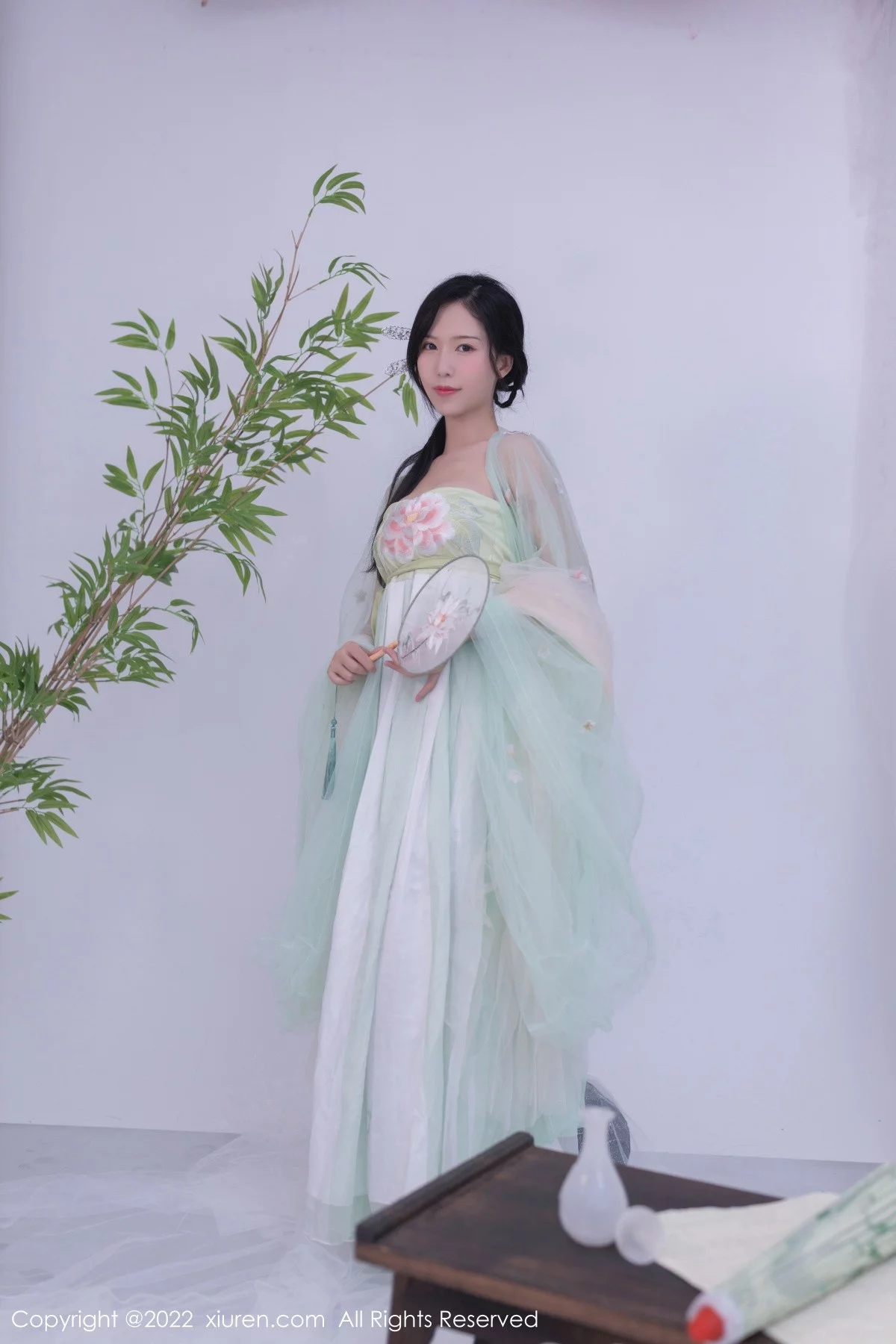 [[XiuRen秀人网]秀人网]No.5345_模特利世私房性感淡绿色轻透古装服饰透视秀火辣身材诱惑写真72P
