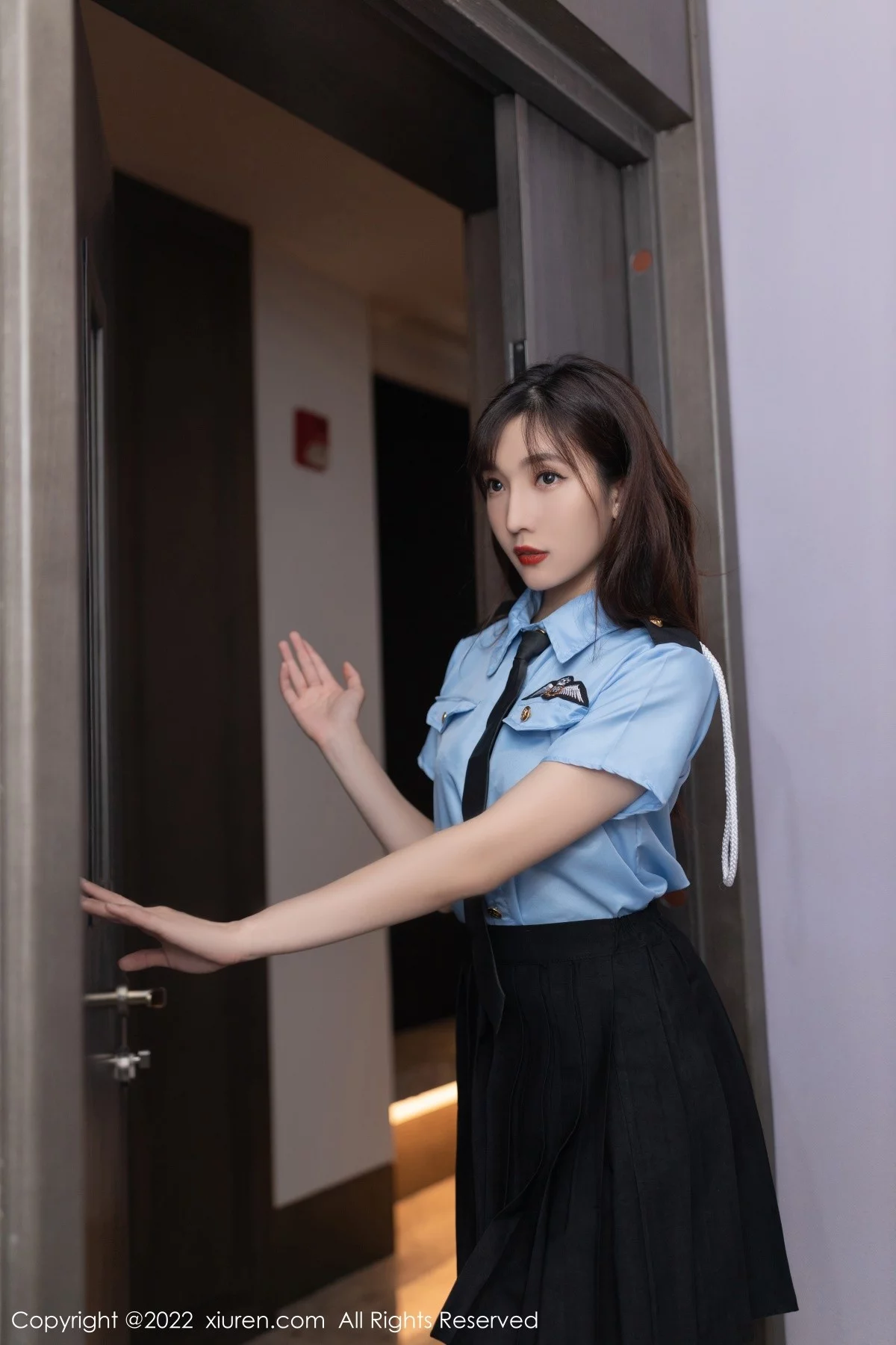 [[XiuRen秀人网]秀人网]No.5461_模特陆萱萱性感女警官制服半脱露深蓝色蕾丝内衣完美诱惑写真84P